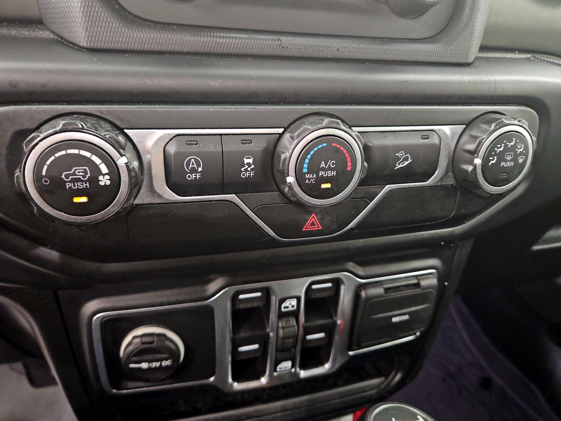Thumbnail: 2019 Jeep Wrangler - 16