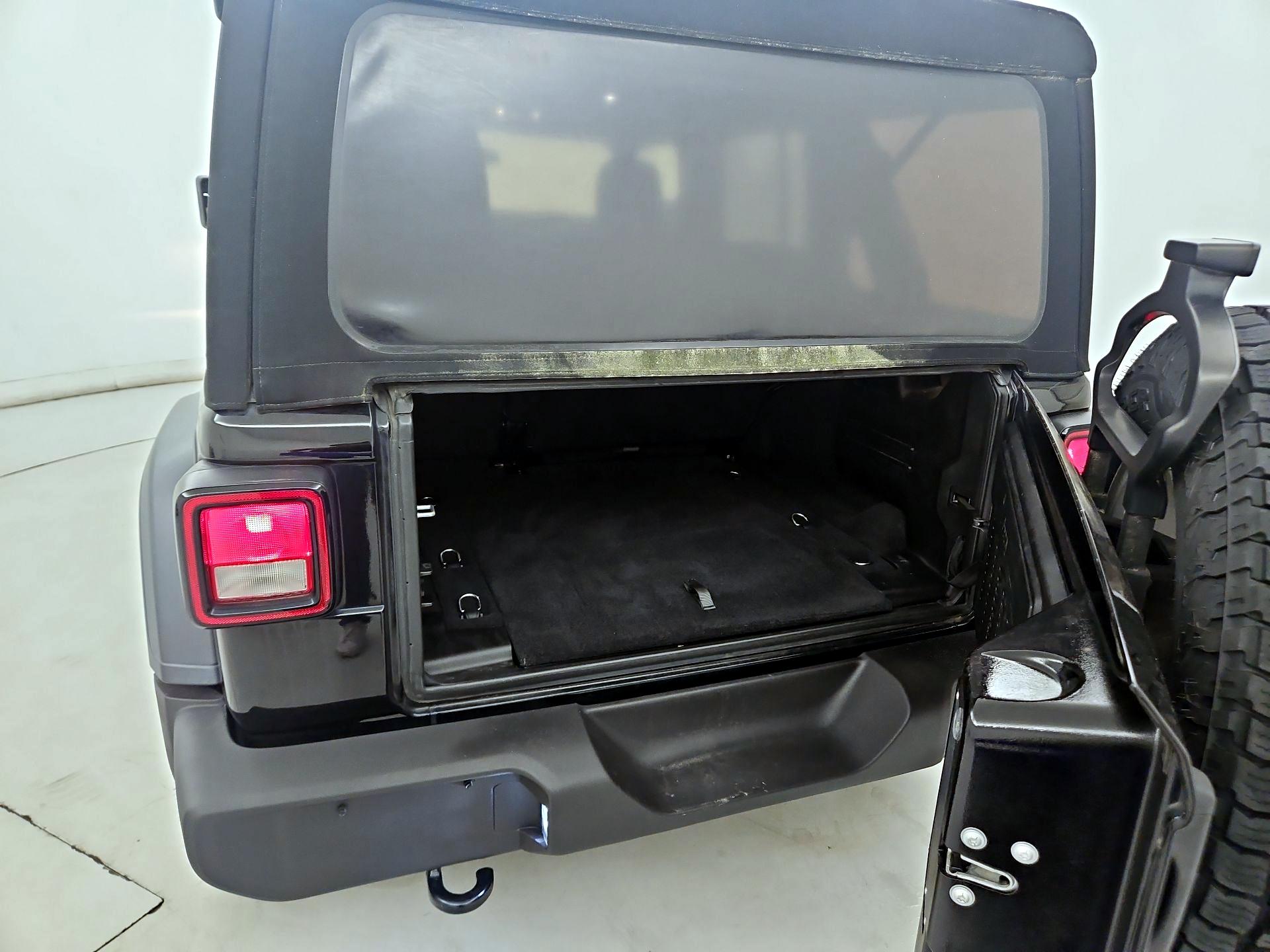 Thumbnail: 2019 Jeep Wrangler - 19