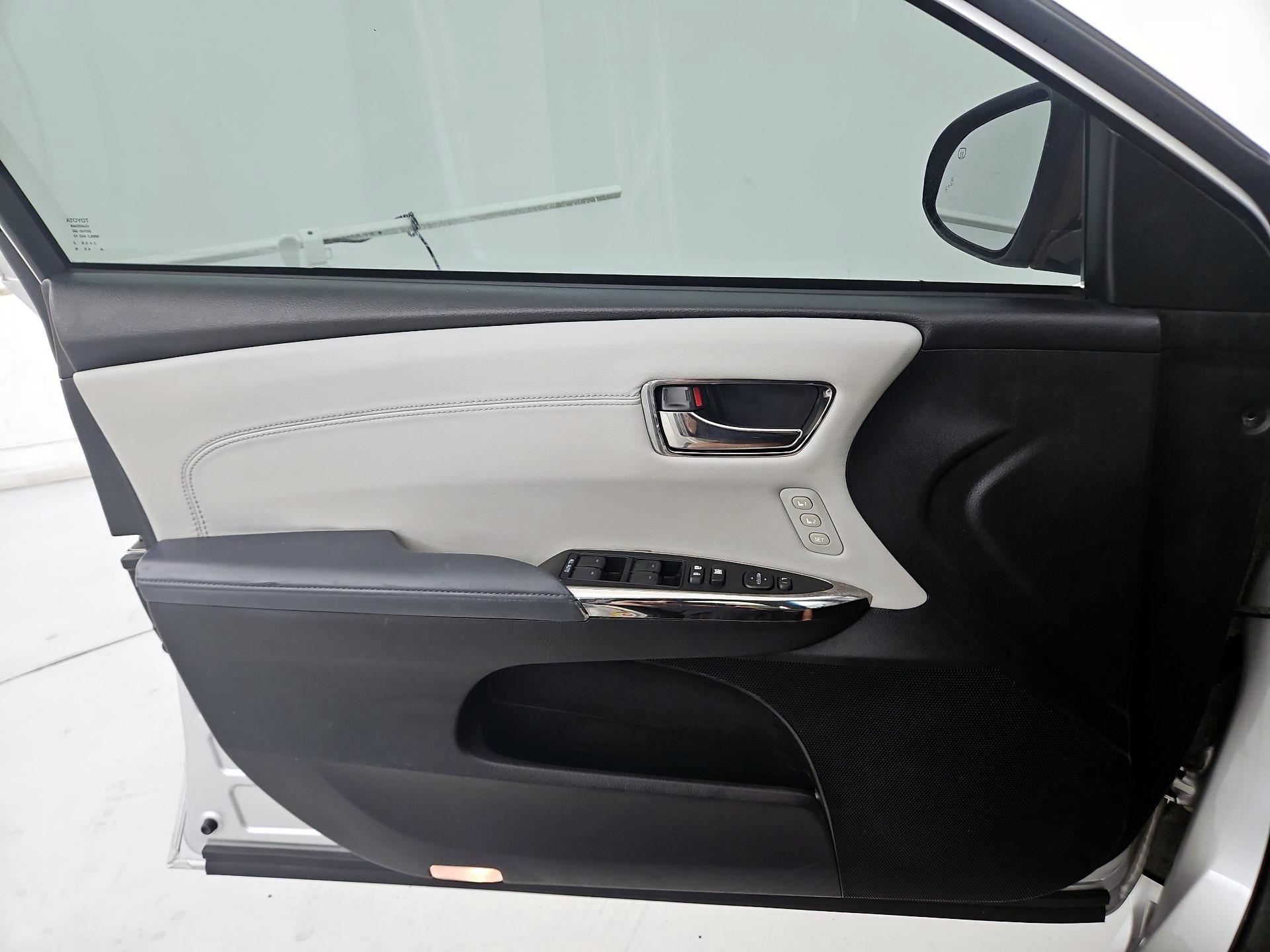 Thumbnail: 2013 Toyota Avalon - 12