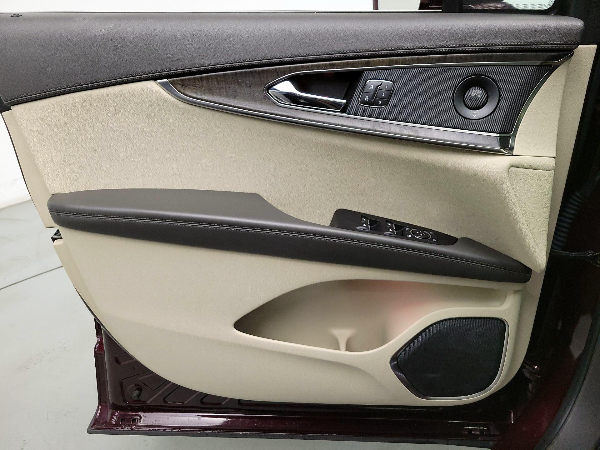 Thumbnail: 2020 Lincoln Nautilus - 12