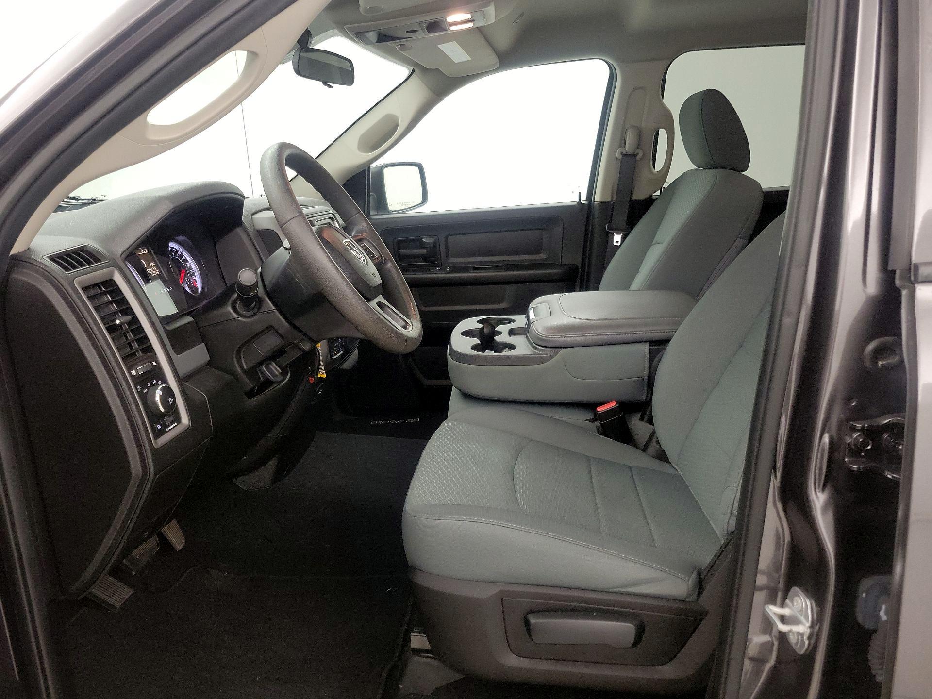 Thumbnail: 2019 RAM 1500 Classic - 11