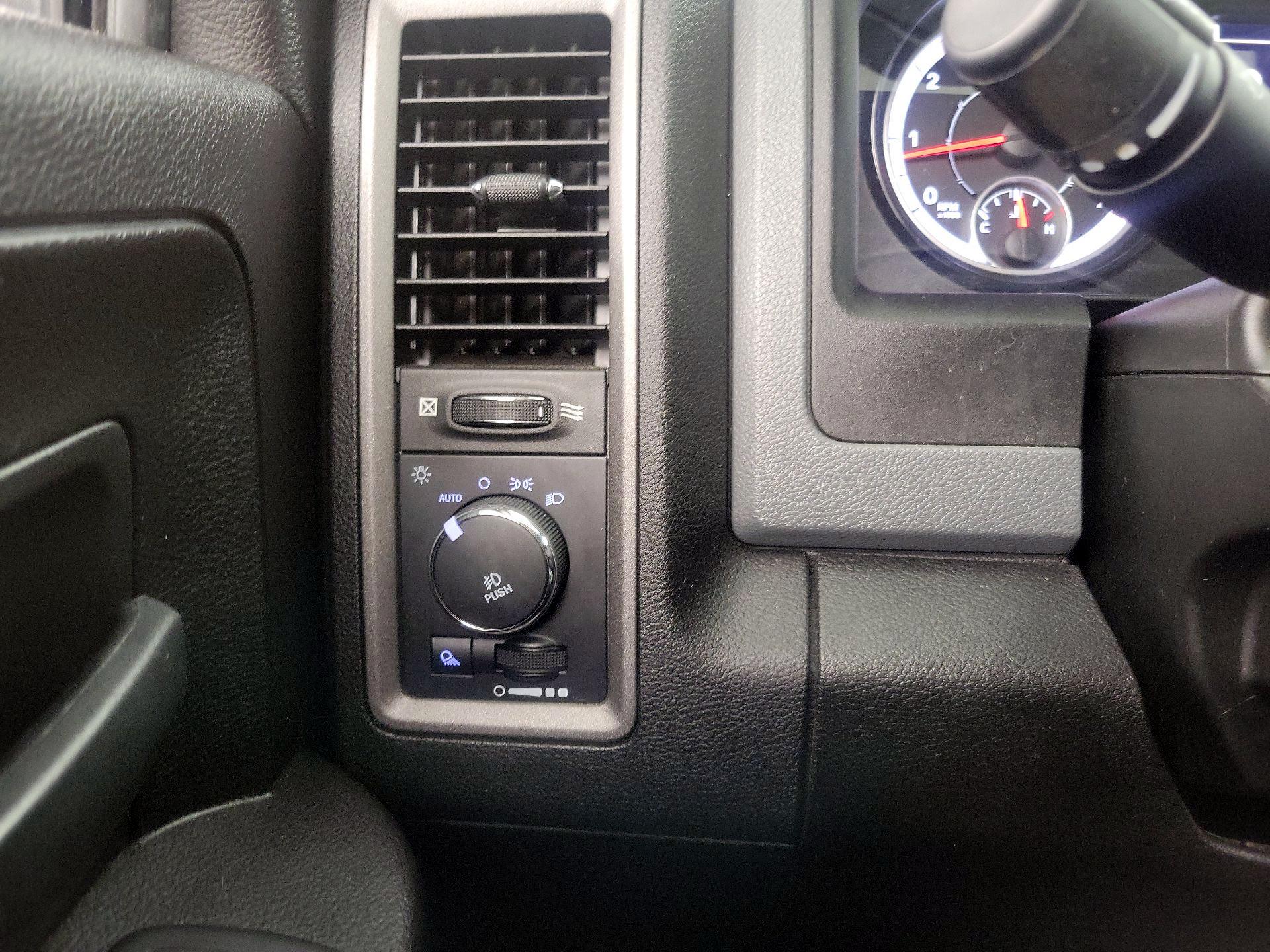 Thumbnail: 2019 RAM 1500 Classic - 13