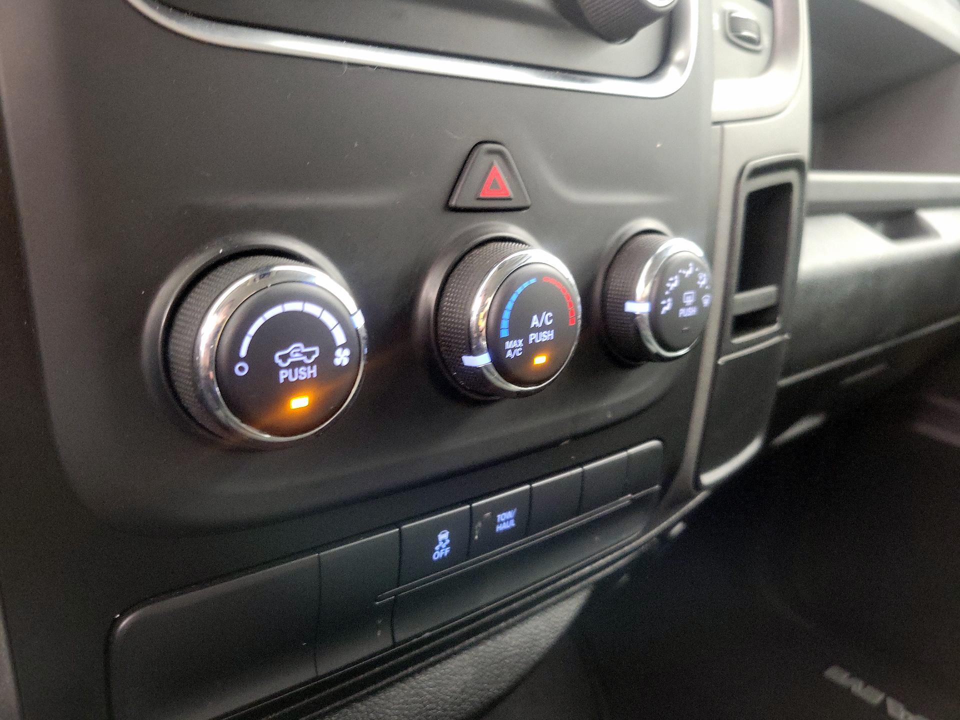Thumbnail: 2019 RAM 1500 Classic - 16
