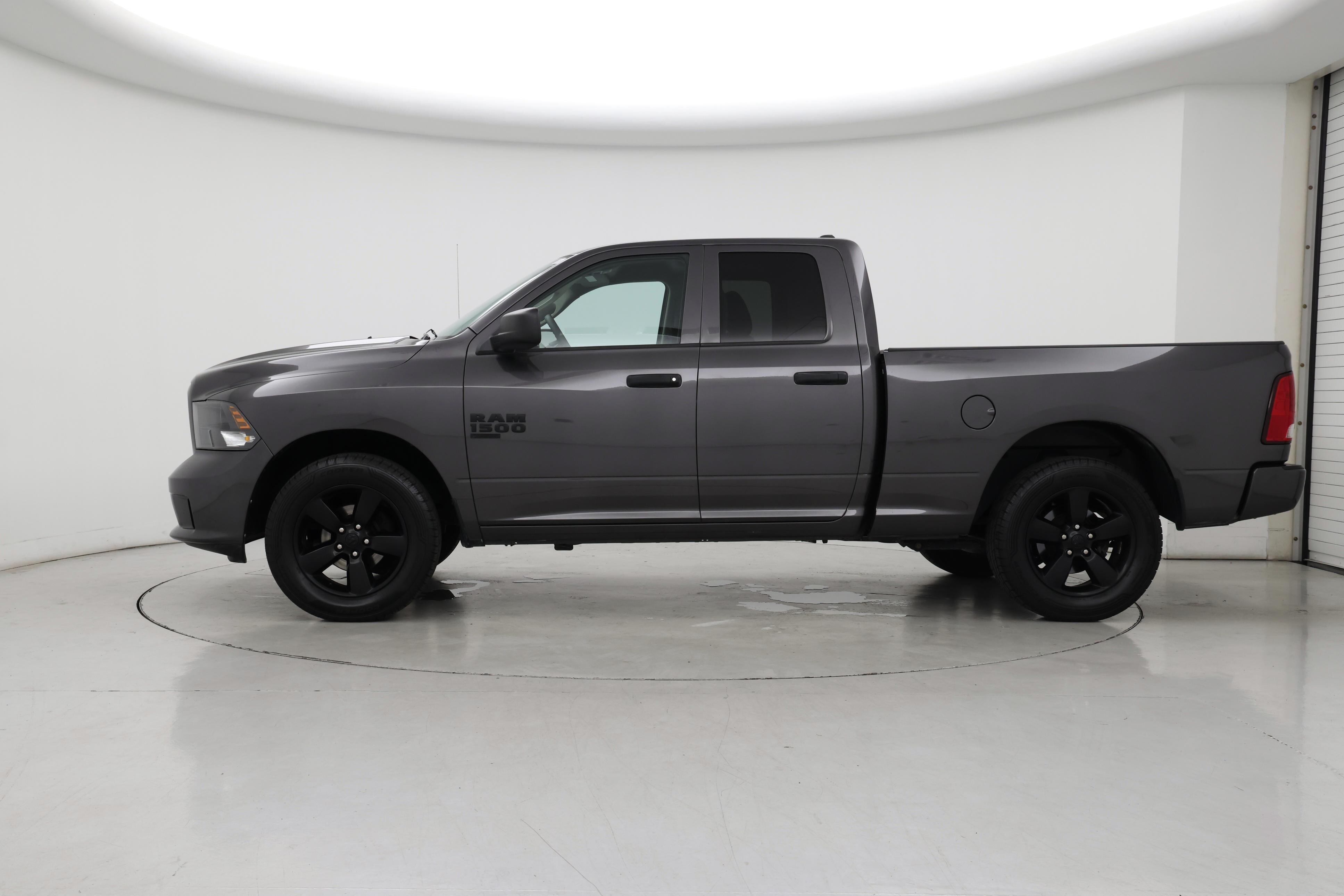 Thumbnail: 2019 RAM 1500 Classic - 3