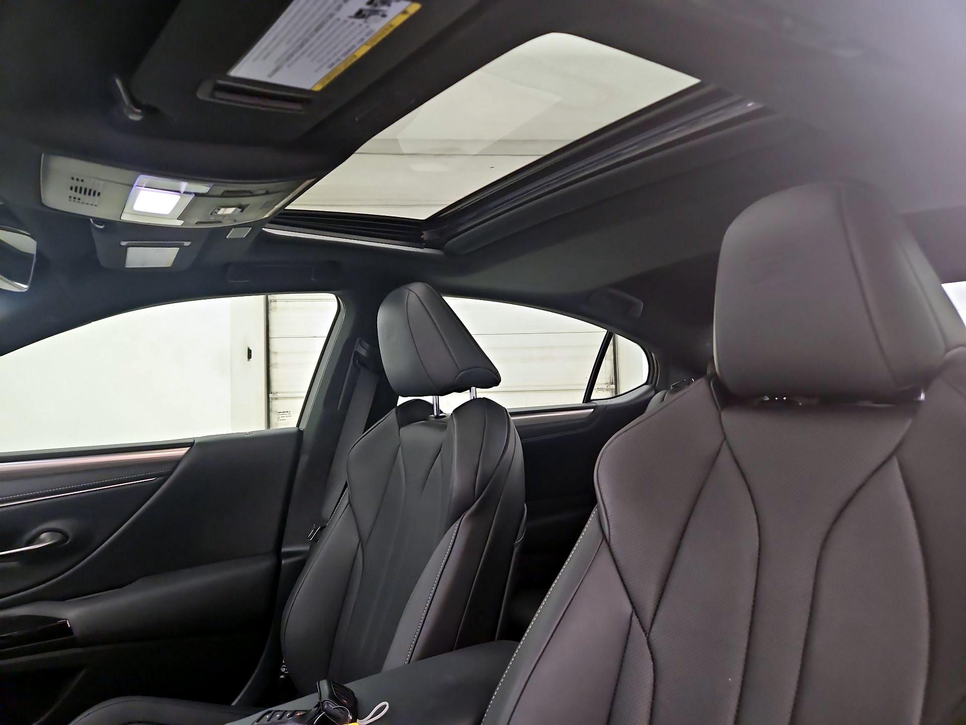 Thumbnail: 2022 Lexus ES - 20