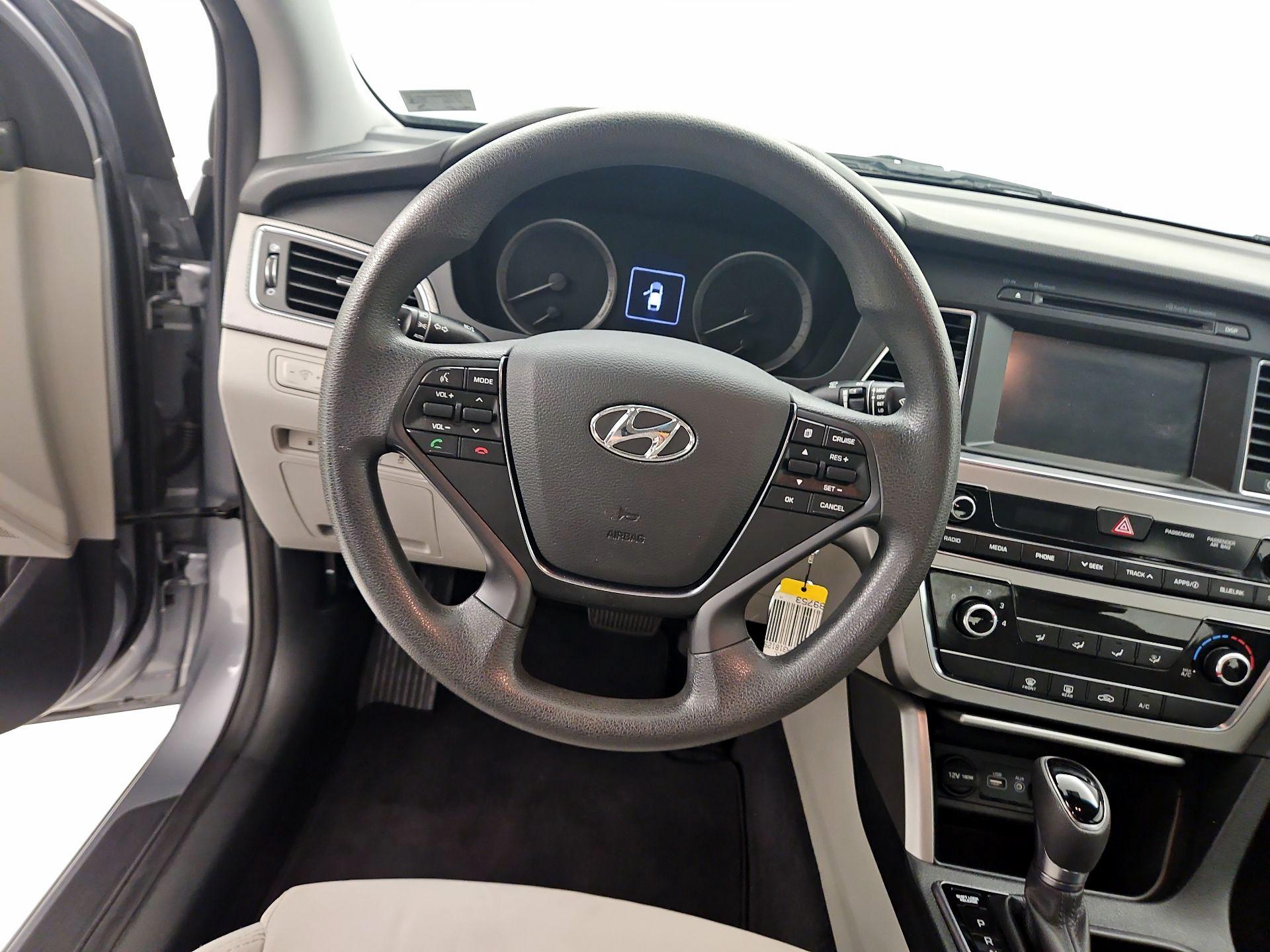 Thumbnail: 2016 Hyundai Sonata - 10