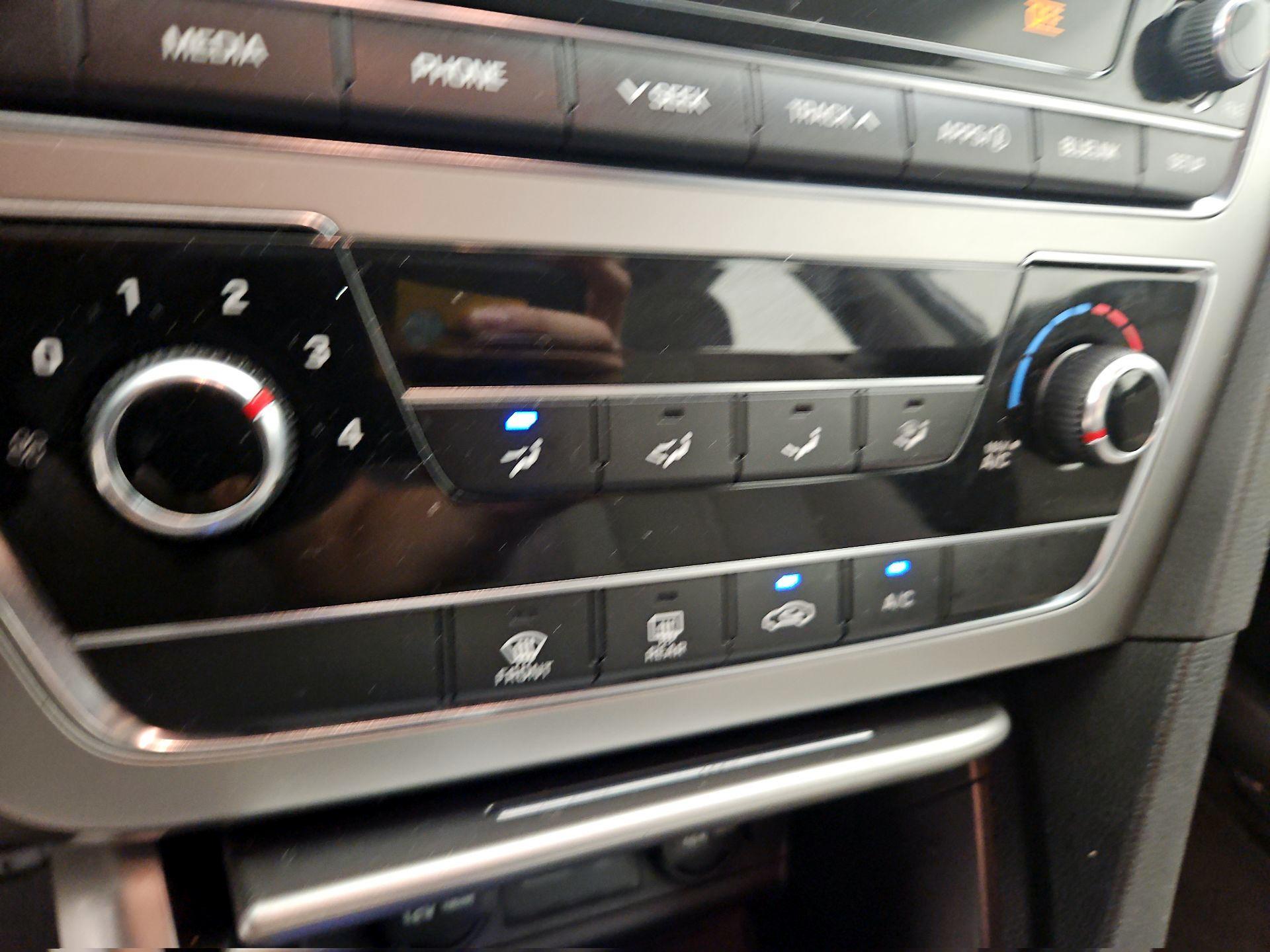 Thumbnail: 2016 Hyundai Sonata - 16