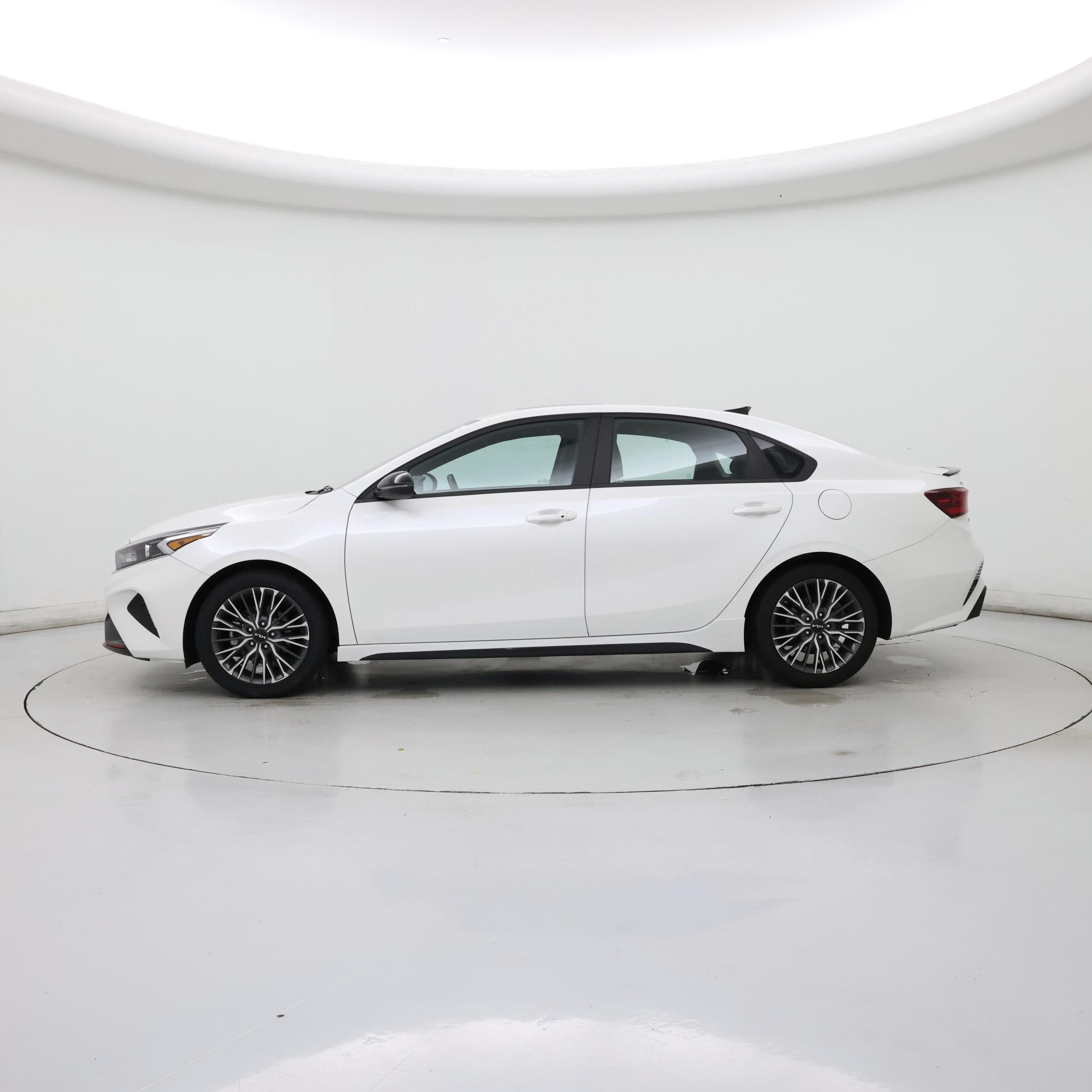 Thumbnail: 2023 Kia Forte - 3