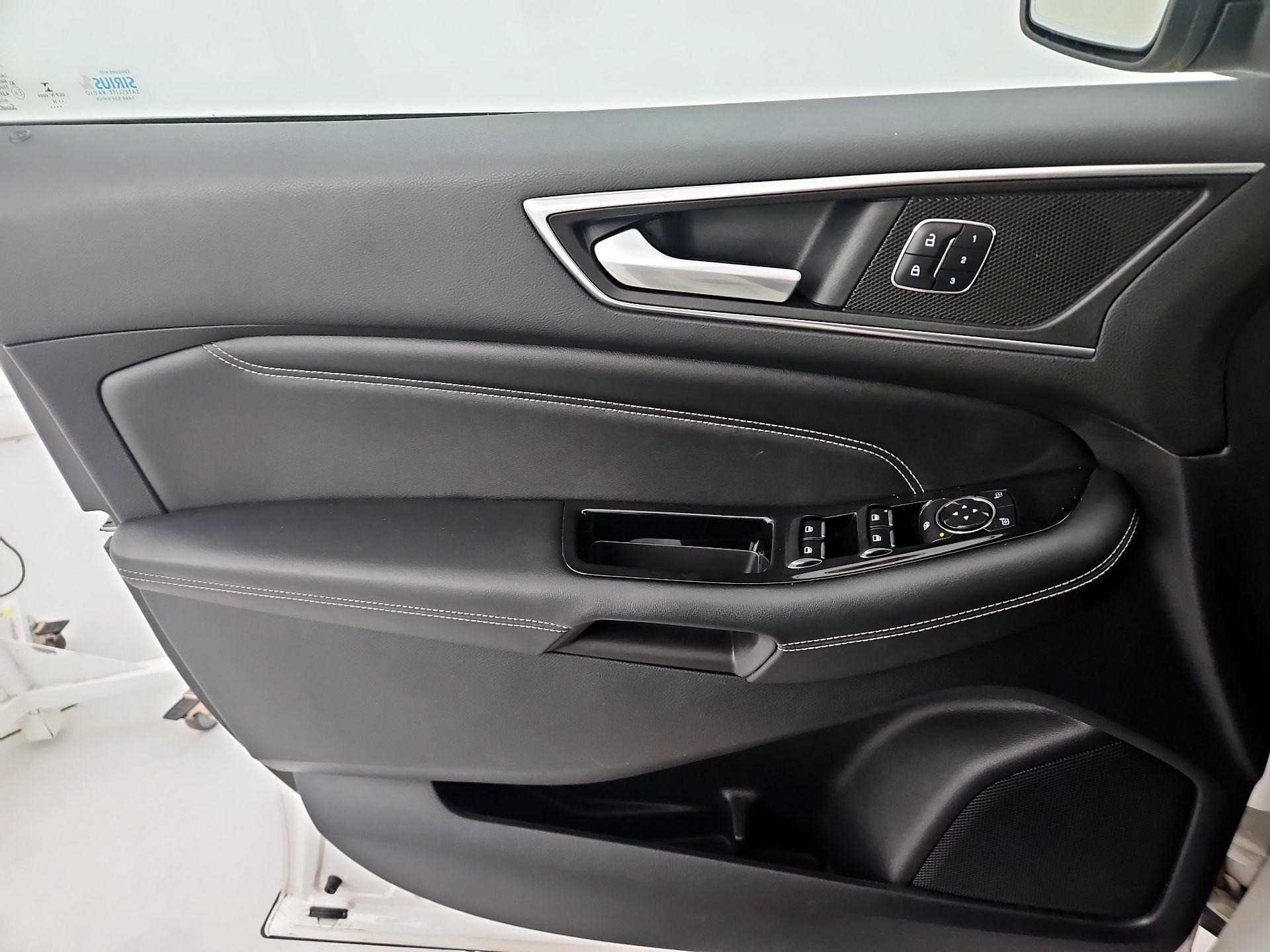 Thumbnail: 2016 Ford Edge - 12