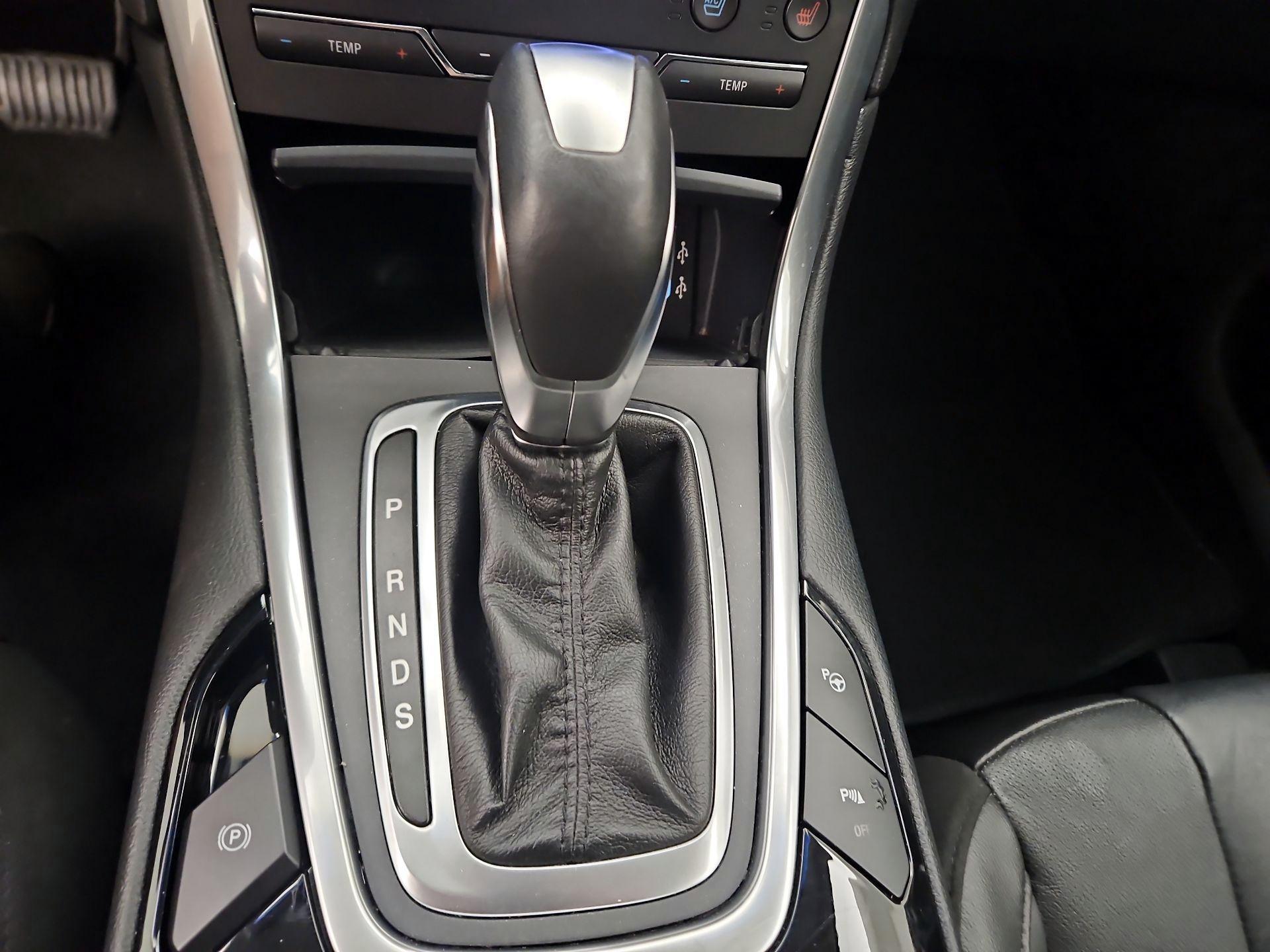 Thumbnail: 2016 Ford Edge - 18