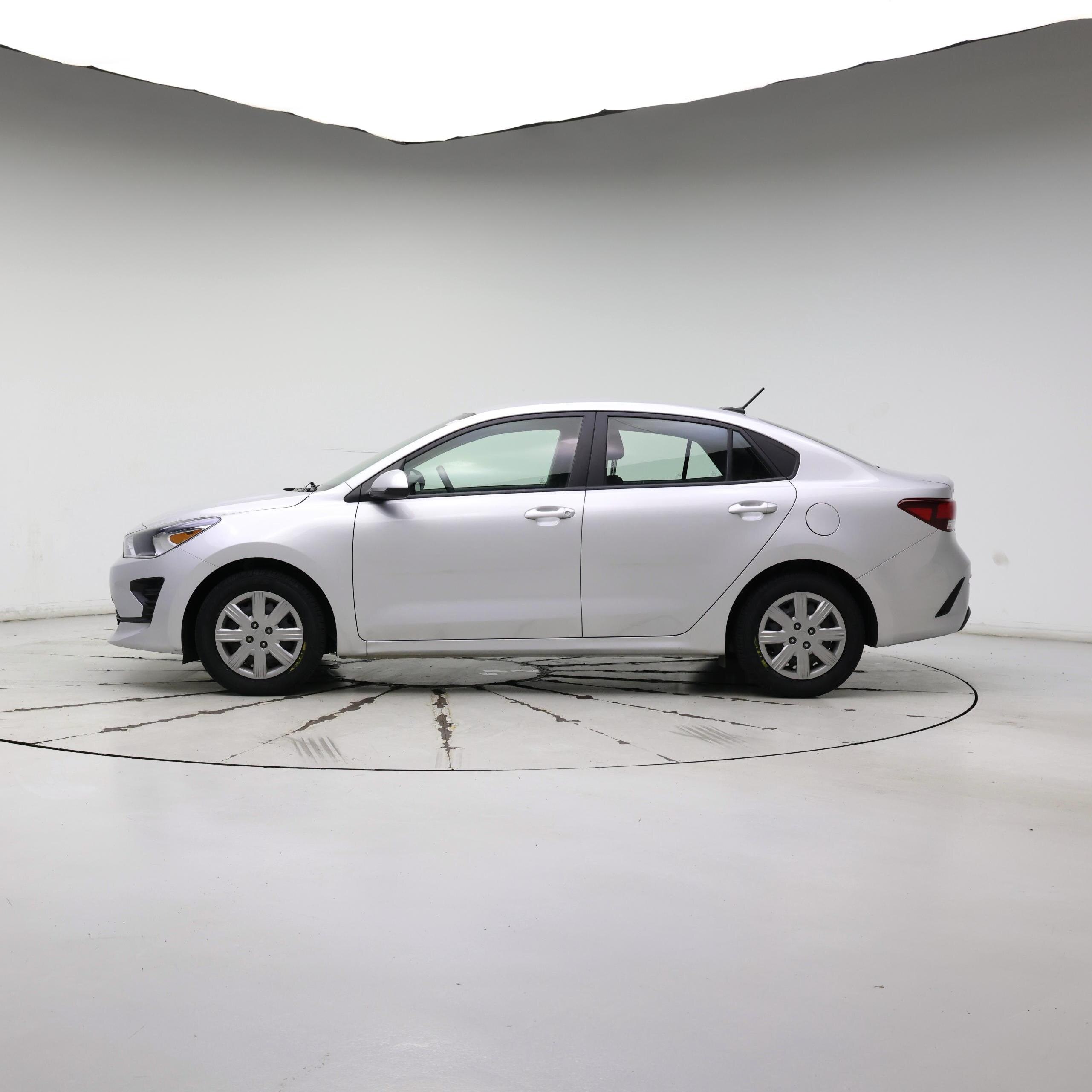 Thumbnail: 2022 Kia Rio - 3