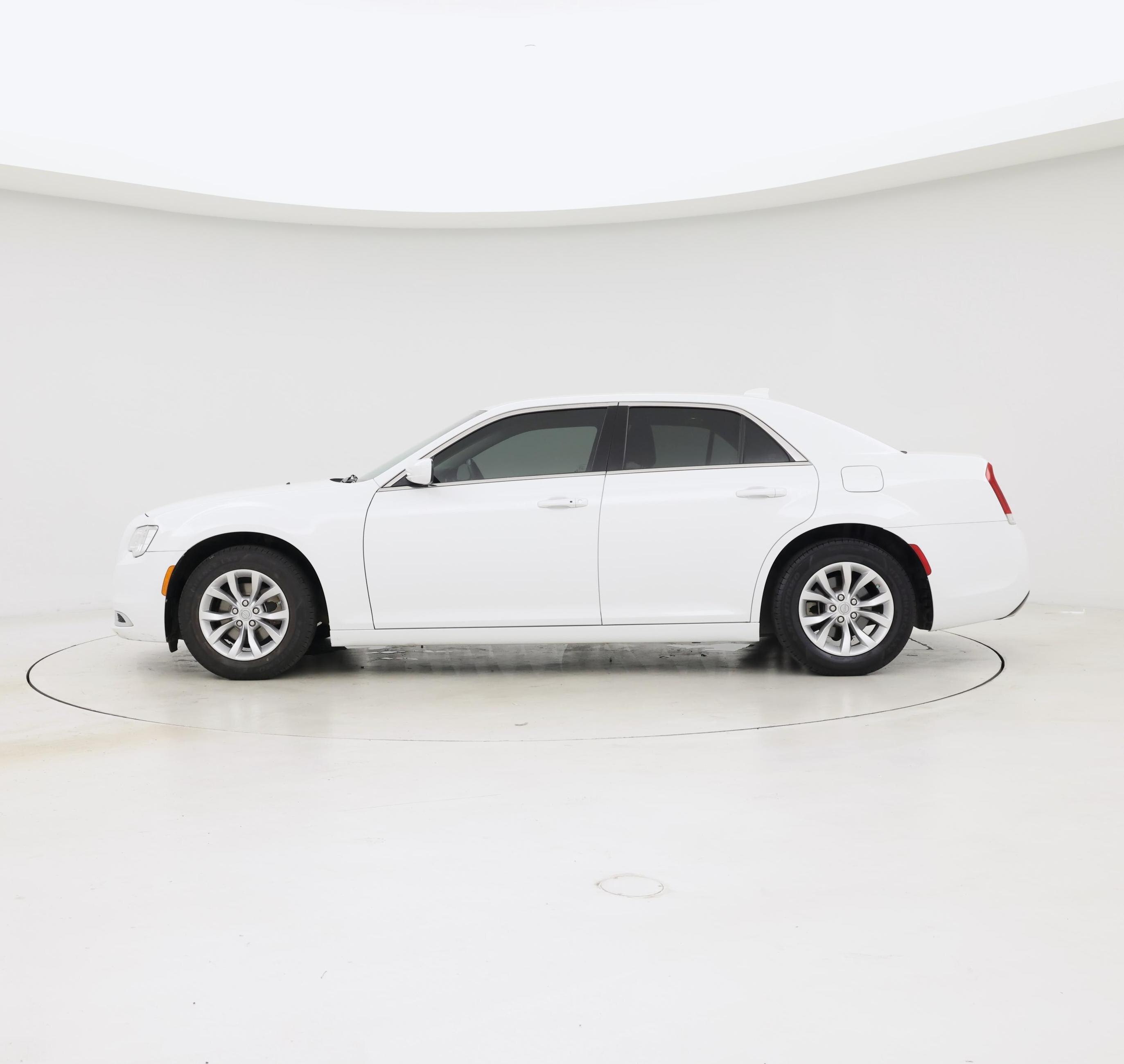 Thumbnail: 2022 Chrysler 300 - 3