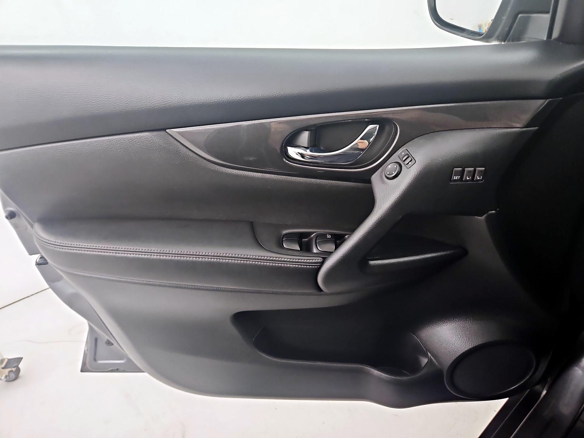 Thumbnail: 2018 Nissan Rogue - 12