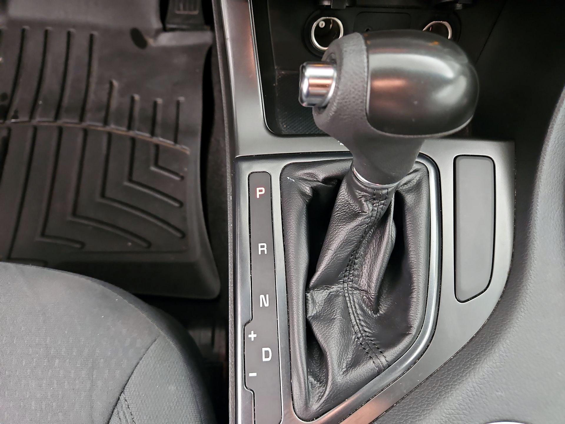 Thumbnail: 2015 Kia Optima - 16