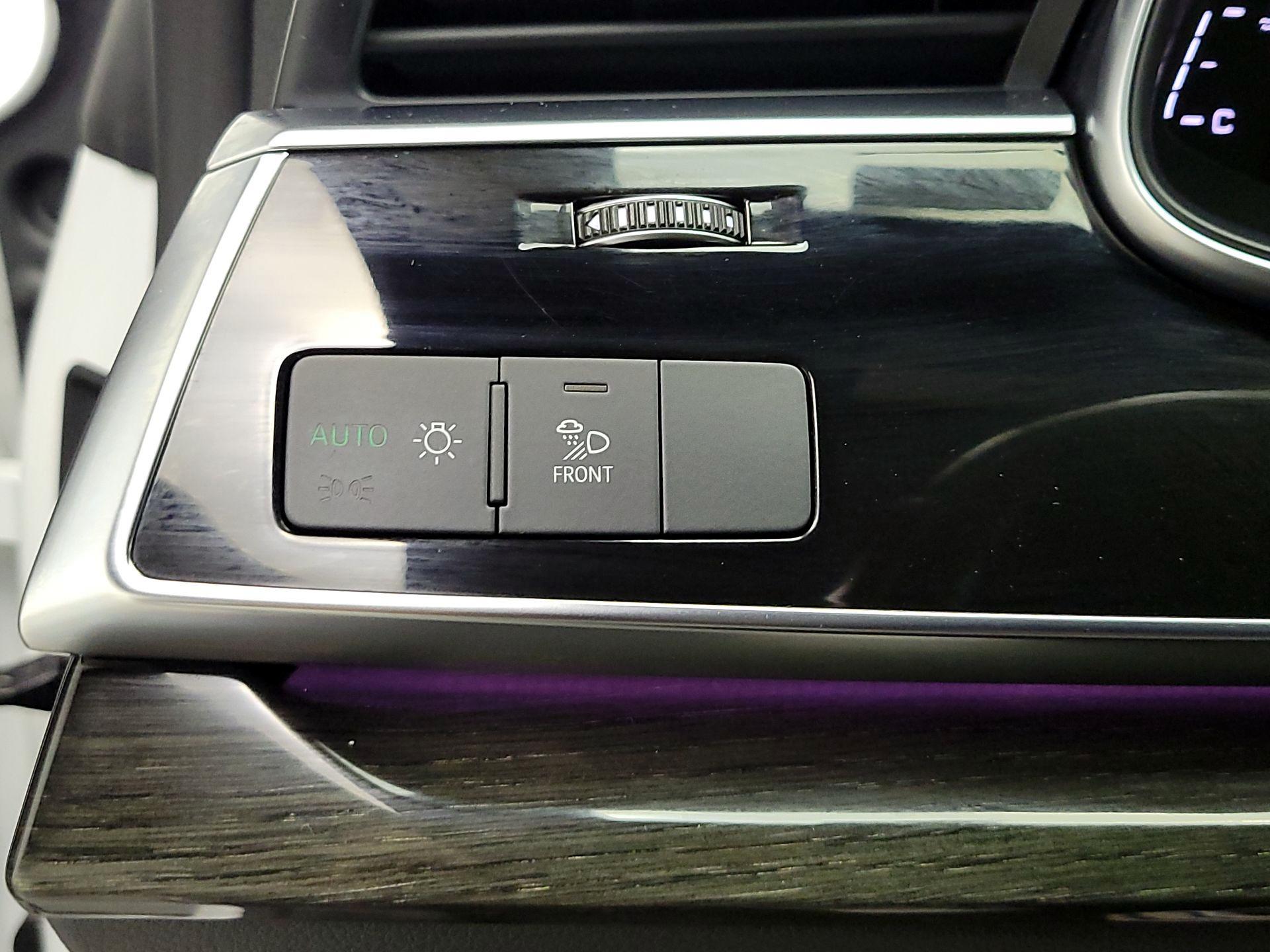 Thumbnail: 2021 Audi Q8 - 13