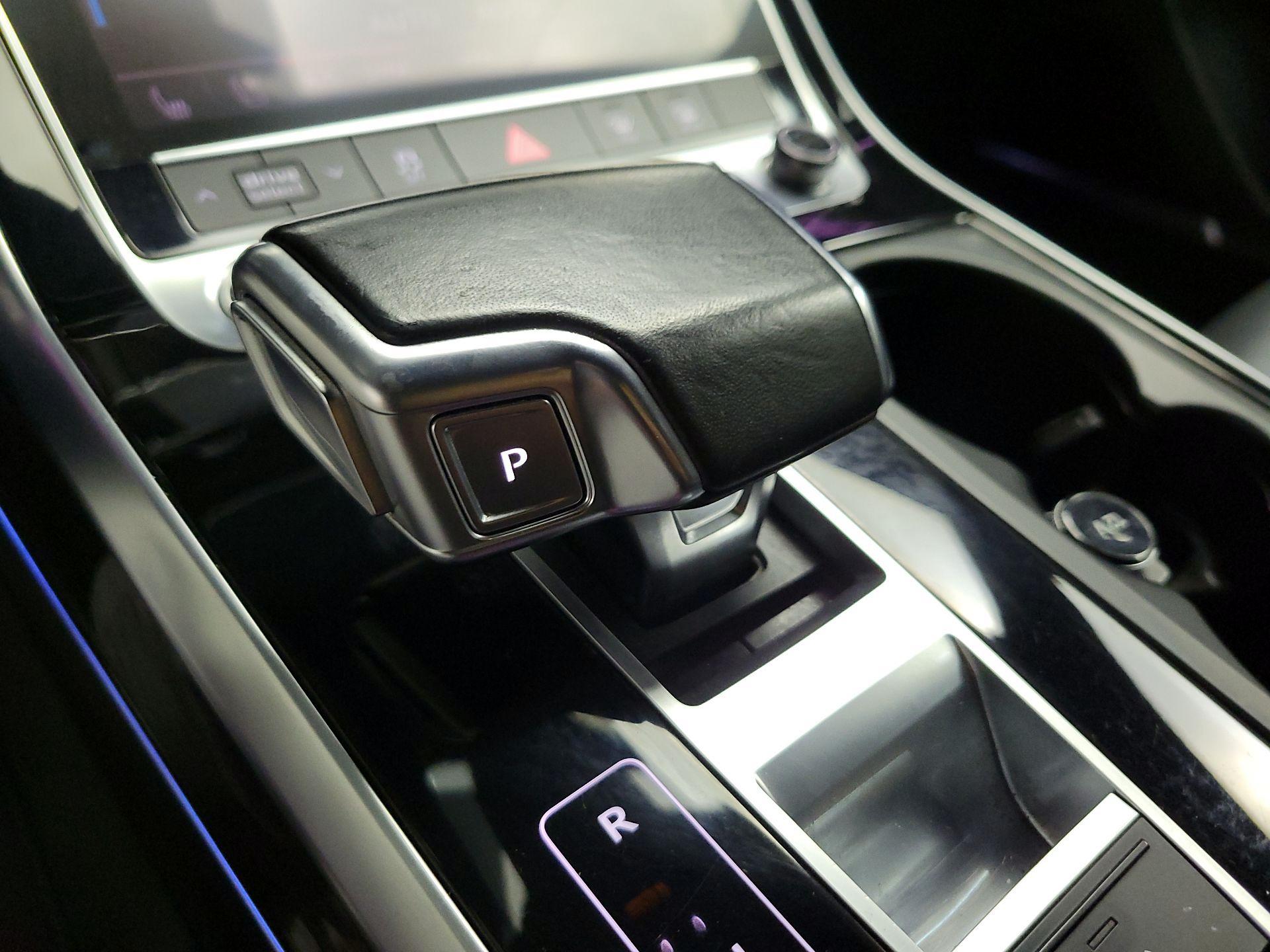 Thumbnail: 2021 Audi Q8 - 17