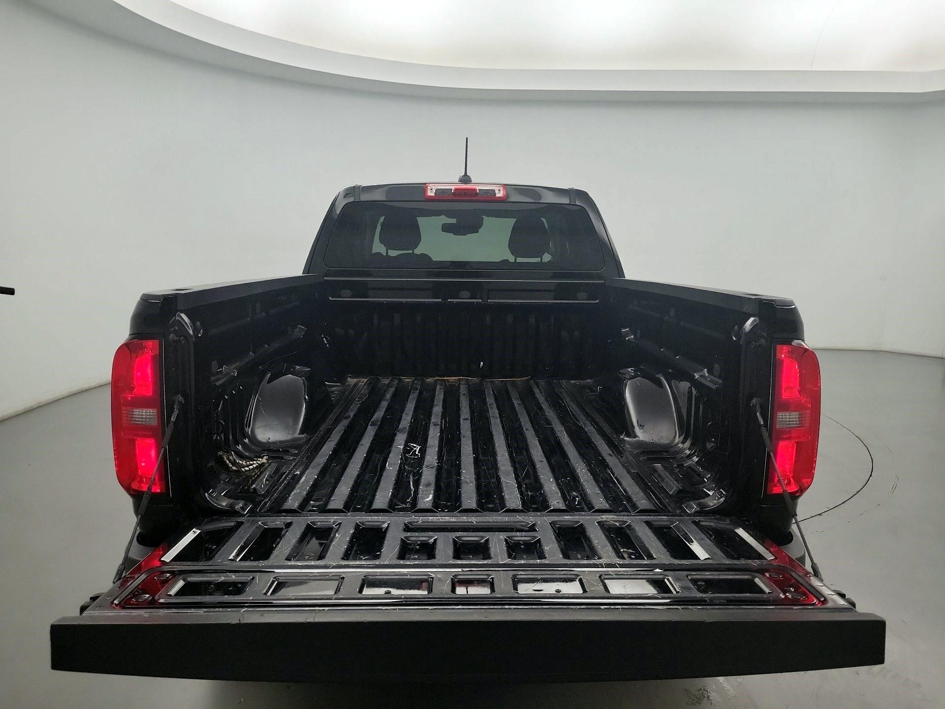 Thumbnail: 2022 Chevrolet Colorado - 18