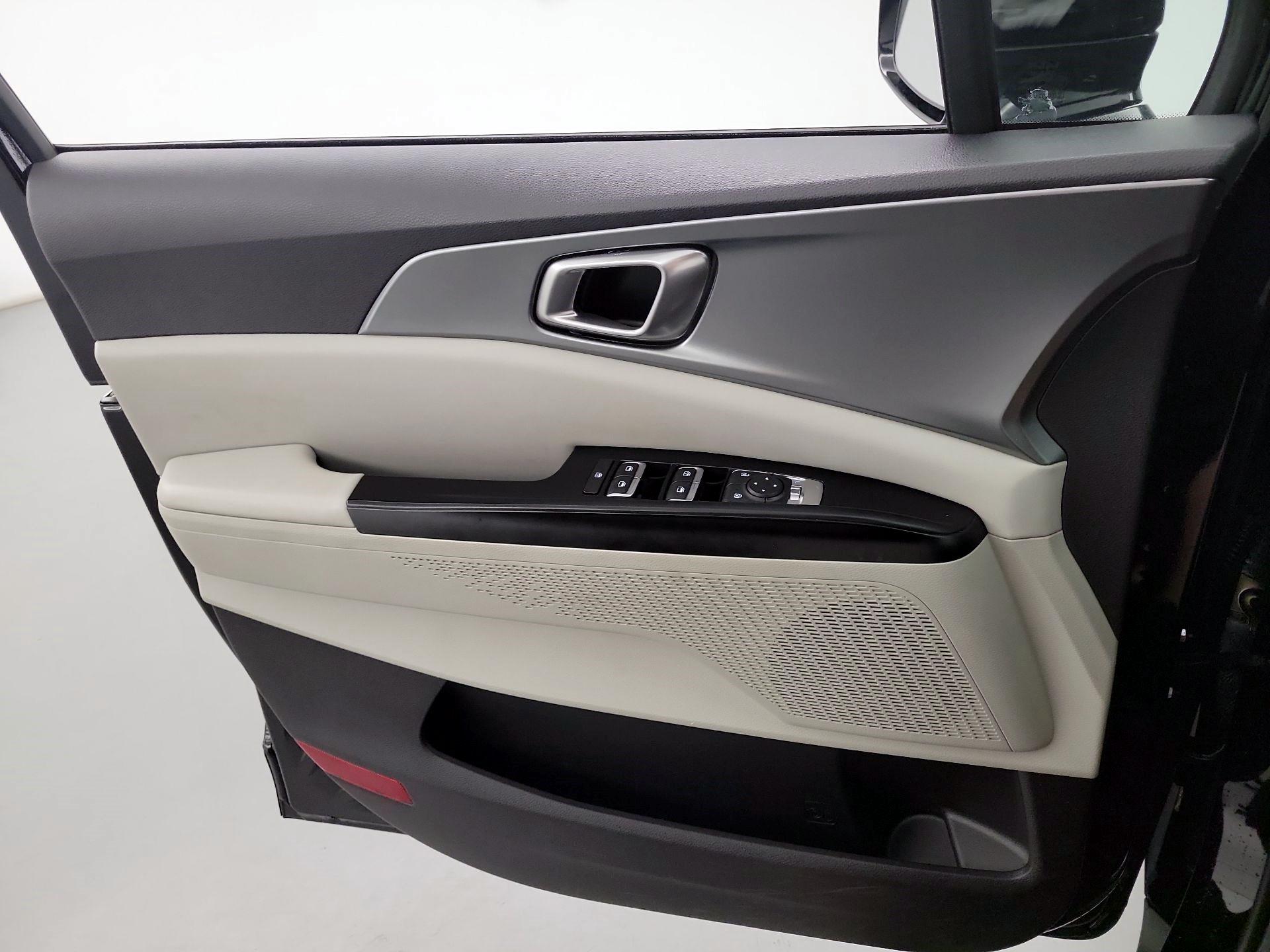 Thumbnail: 2022 Kia Carnival - 10