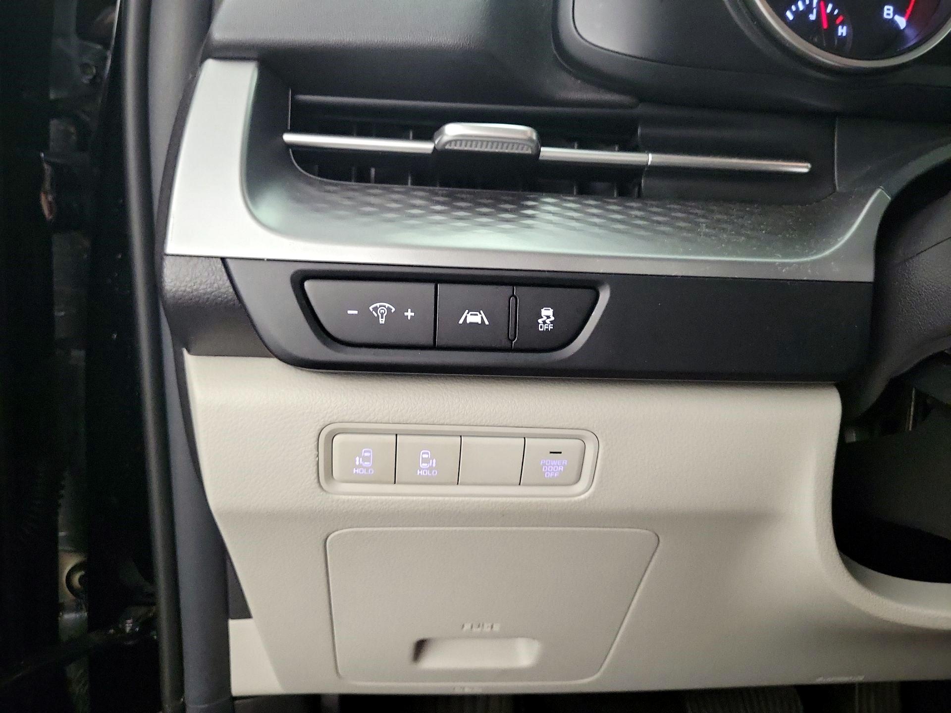 Thumbnail: 2022 Kia Carnival - 11