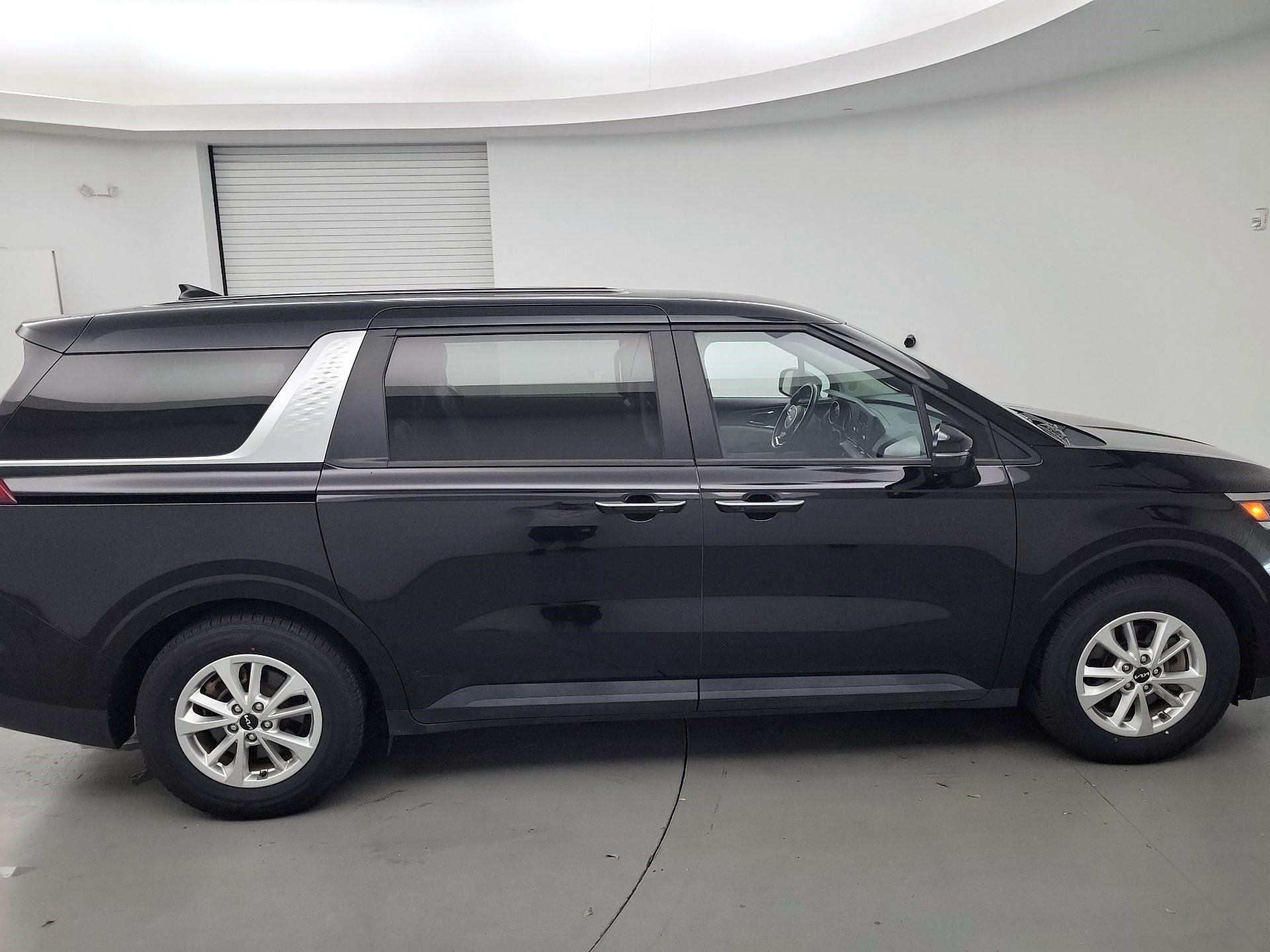 Thumbnail: 2022 Kia Carnival - 4