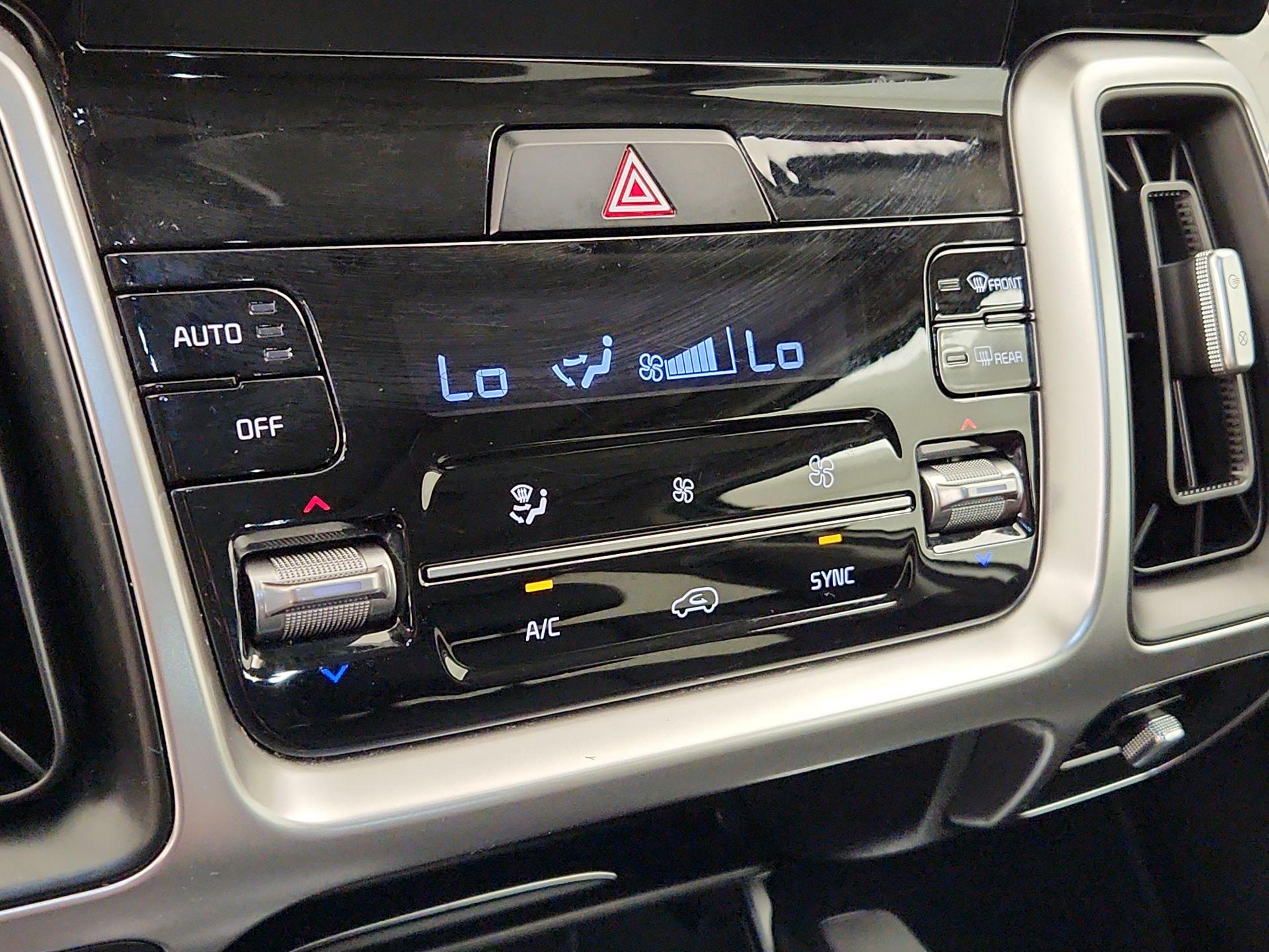 Thumbnail: 2021 Kia Sorento - 16