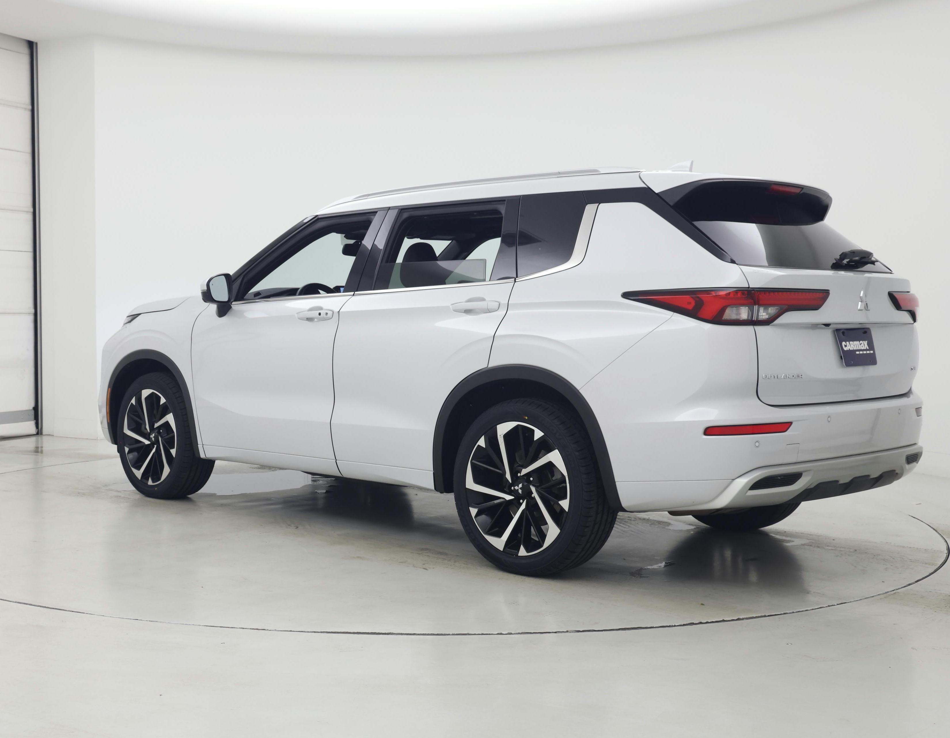 Thumbnail: 2022 Mitsubishi Outlander - 2