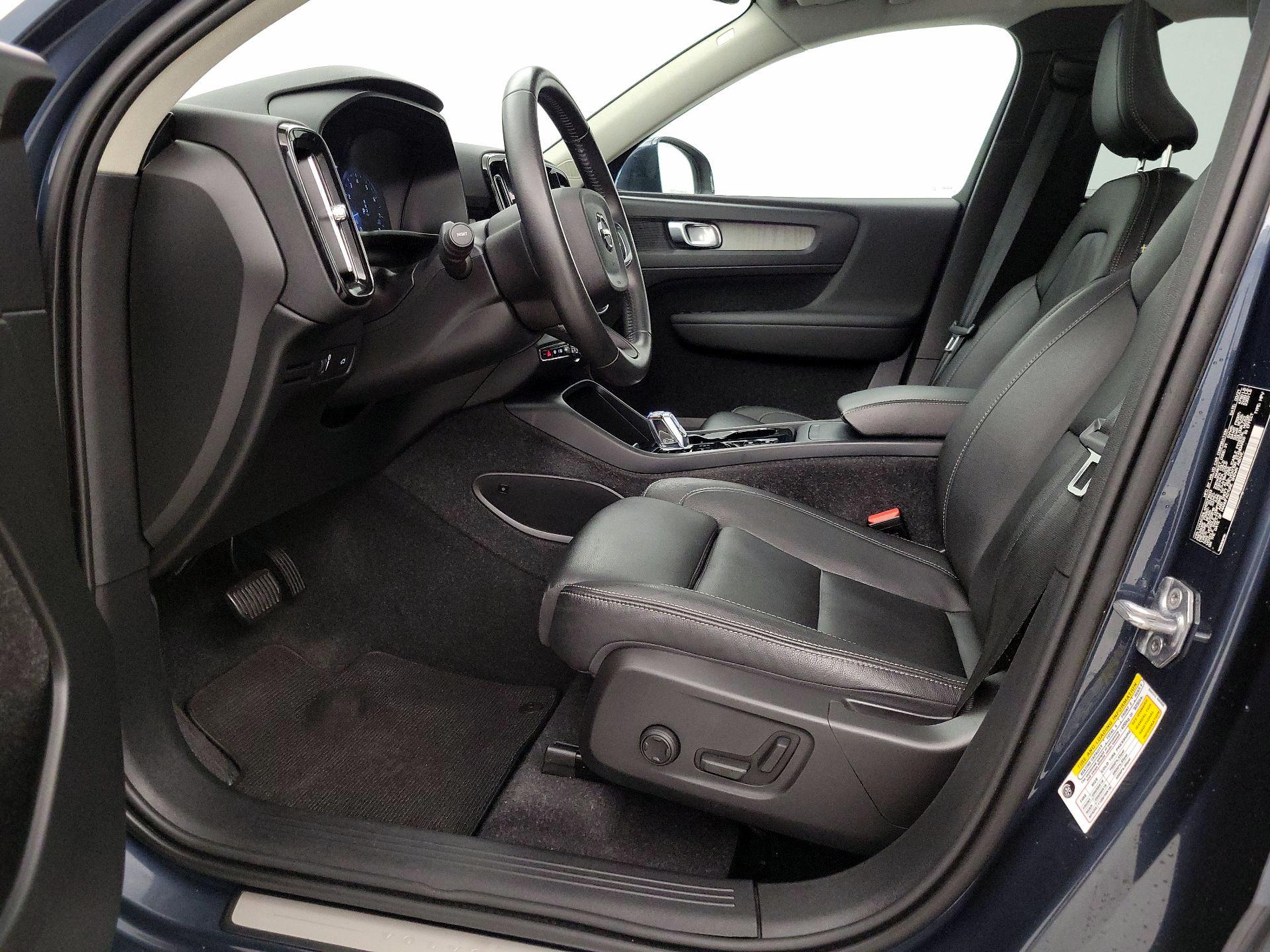 Thumbnail: 2021 Volvo XC40 - 11