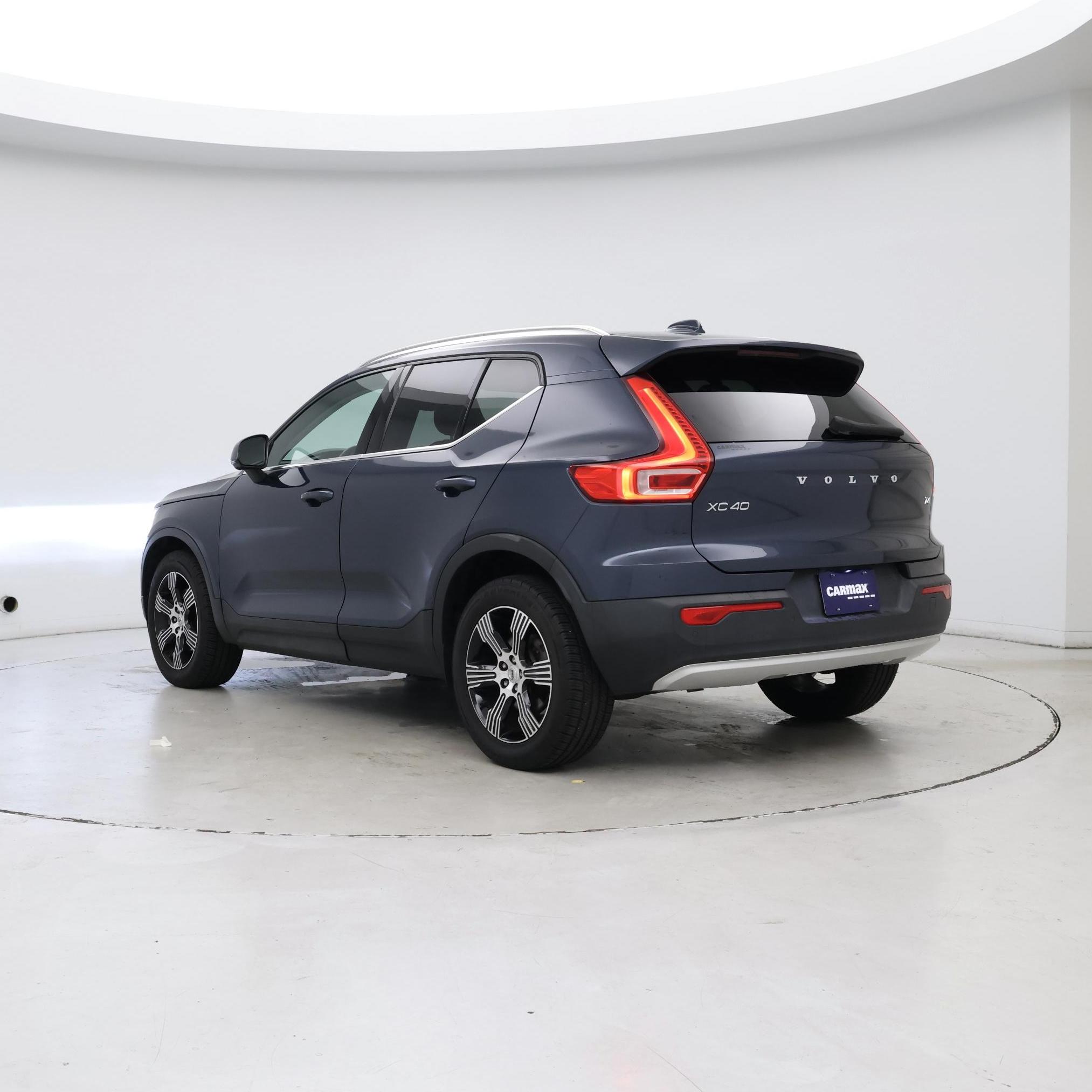 Thumbnail: 2021 Volvo XC40 - 2