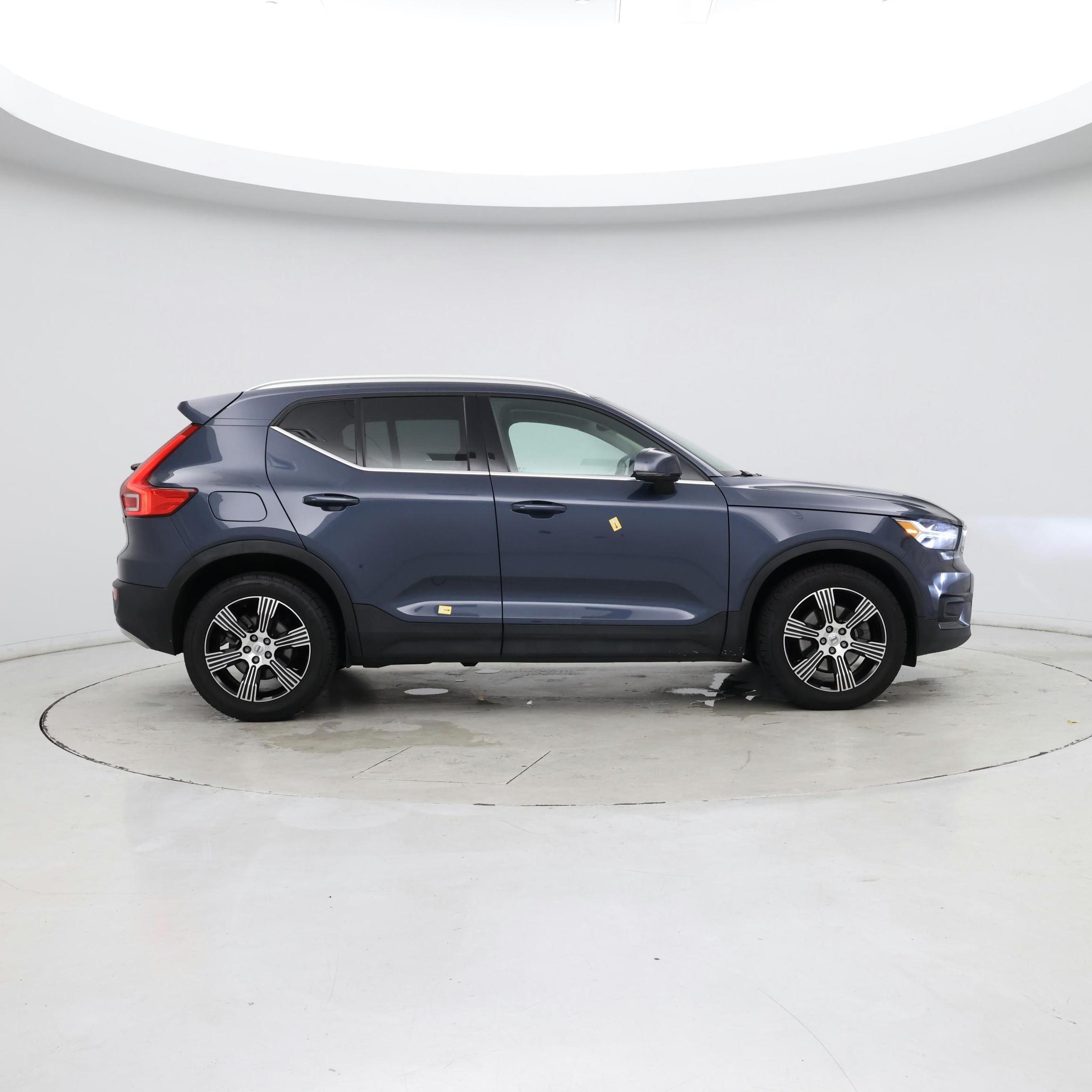 Thumbnail: 2021 Volvo XC40 - 7