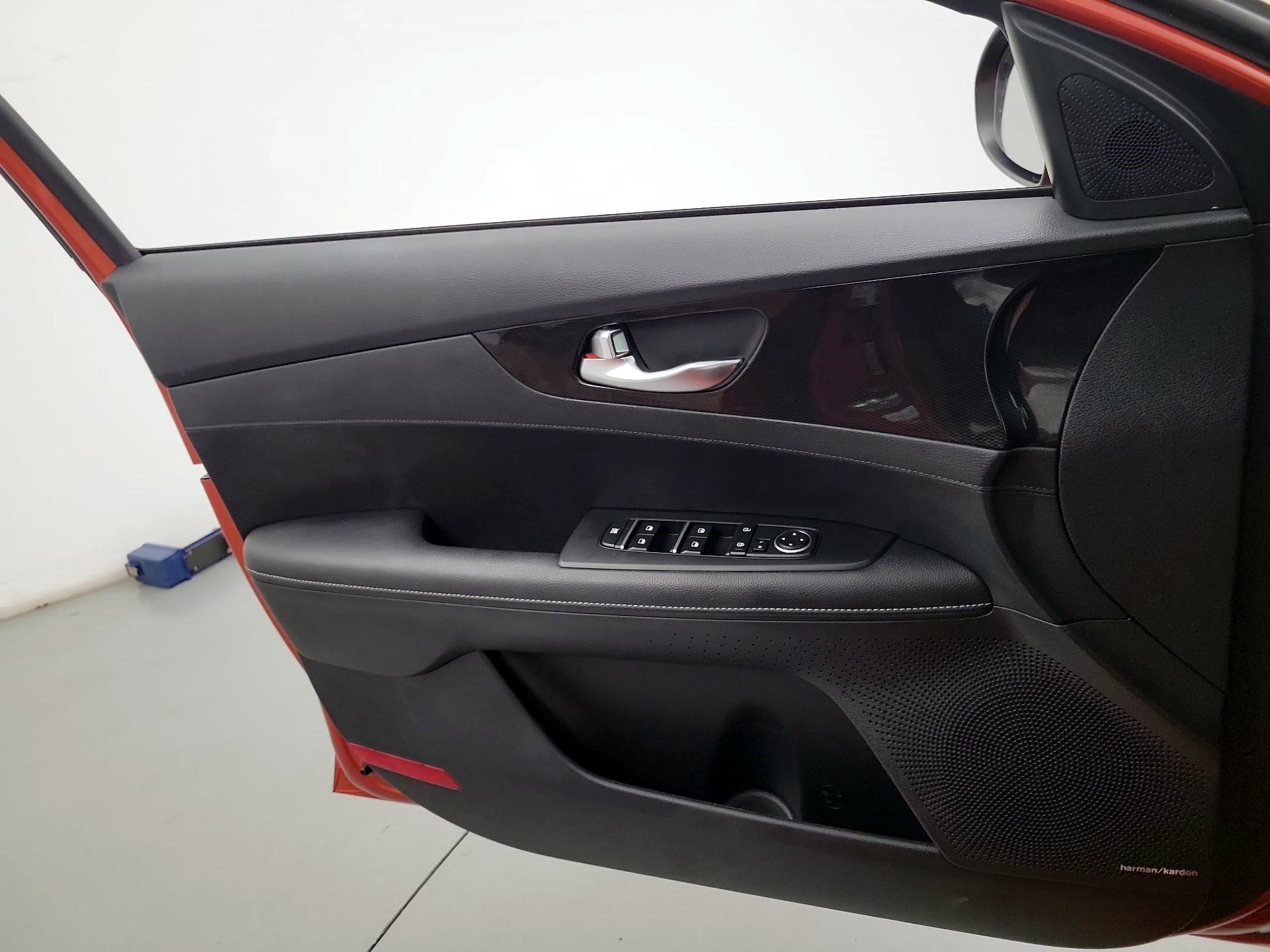 Thumbnail: 2022 Kia Forte - 10