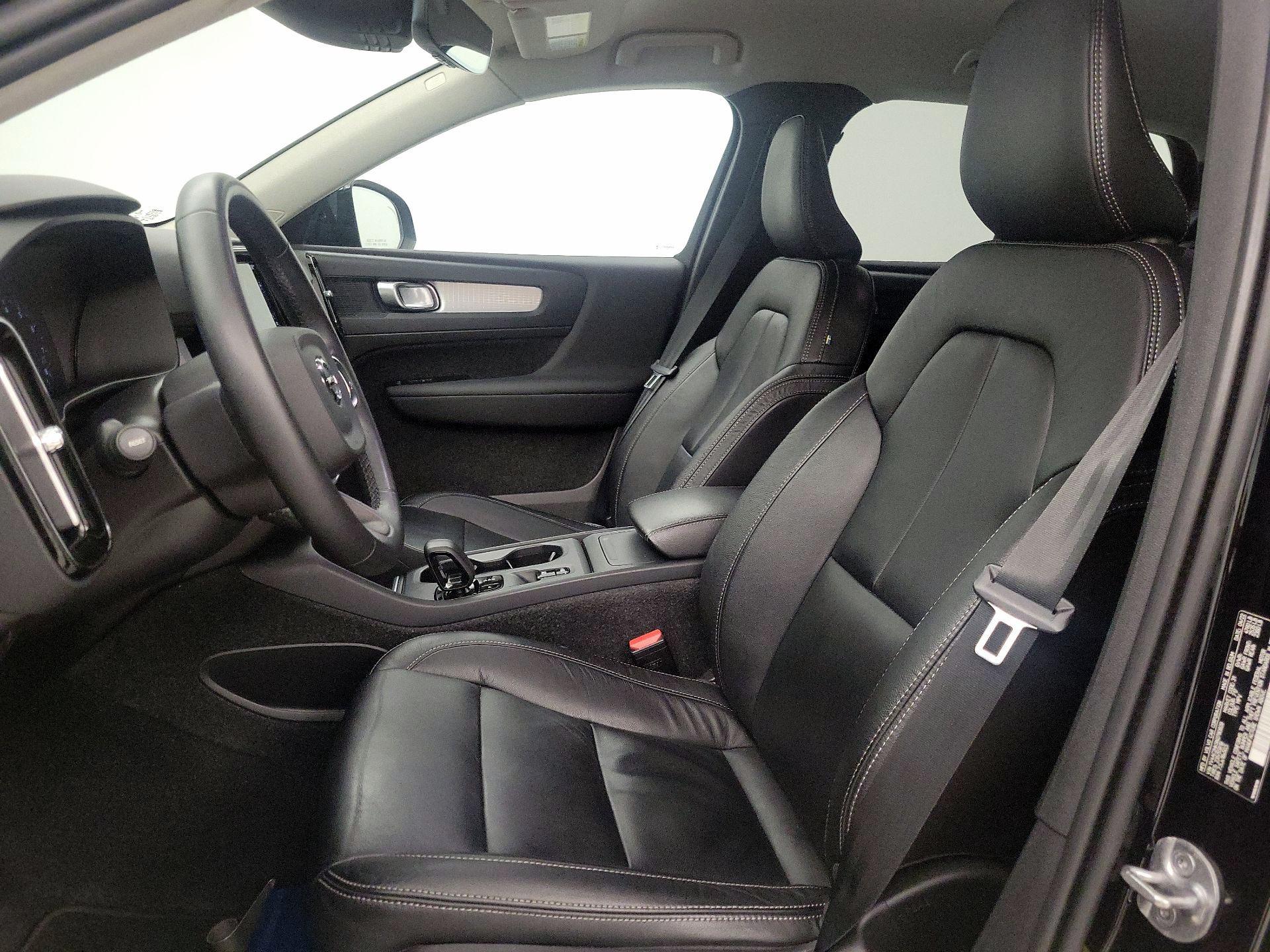 Thumbnail: 2022 Volvo XC40 - 11