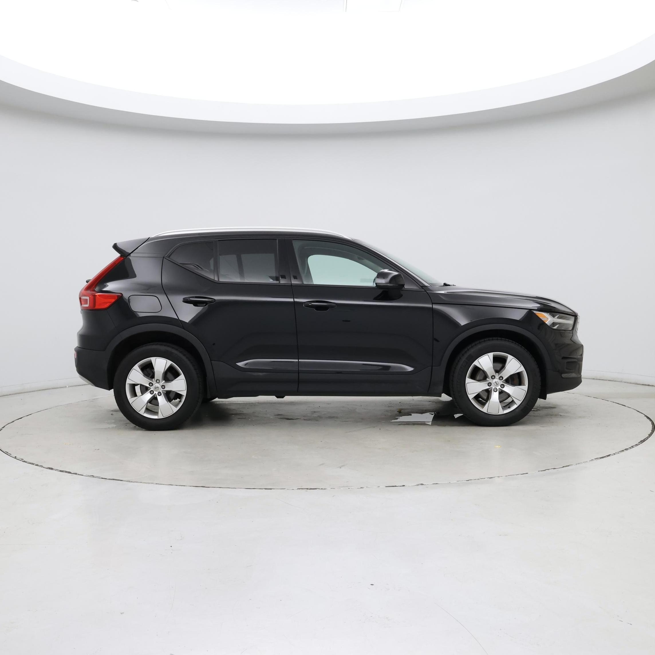 Thumbnail: 2022 Volvo XC40 - 7