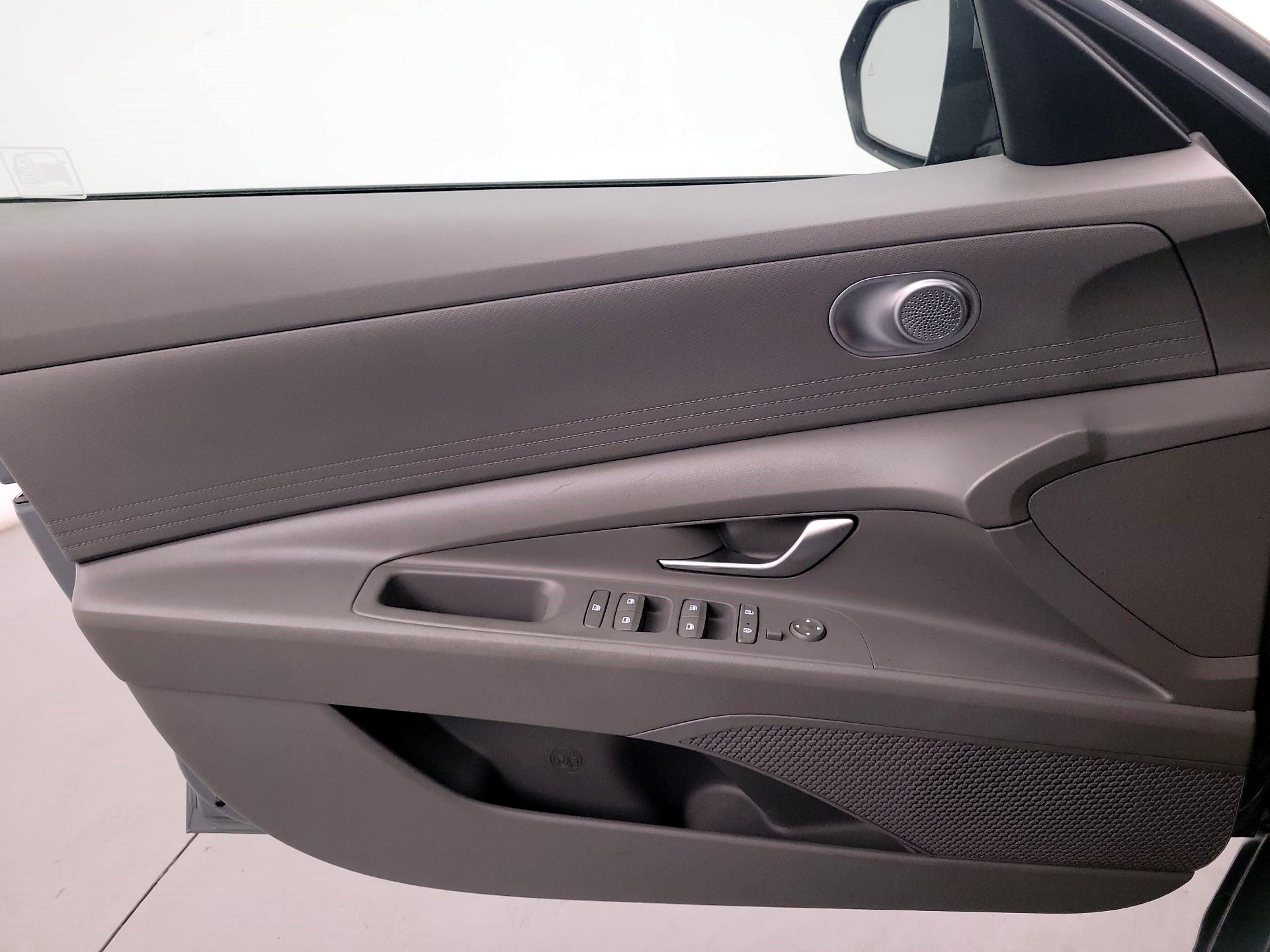 Thumbnail: 2021 Hyundai Elantra - 10