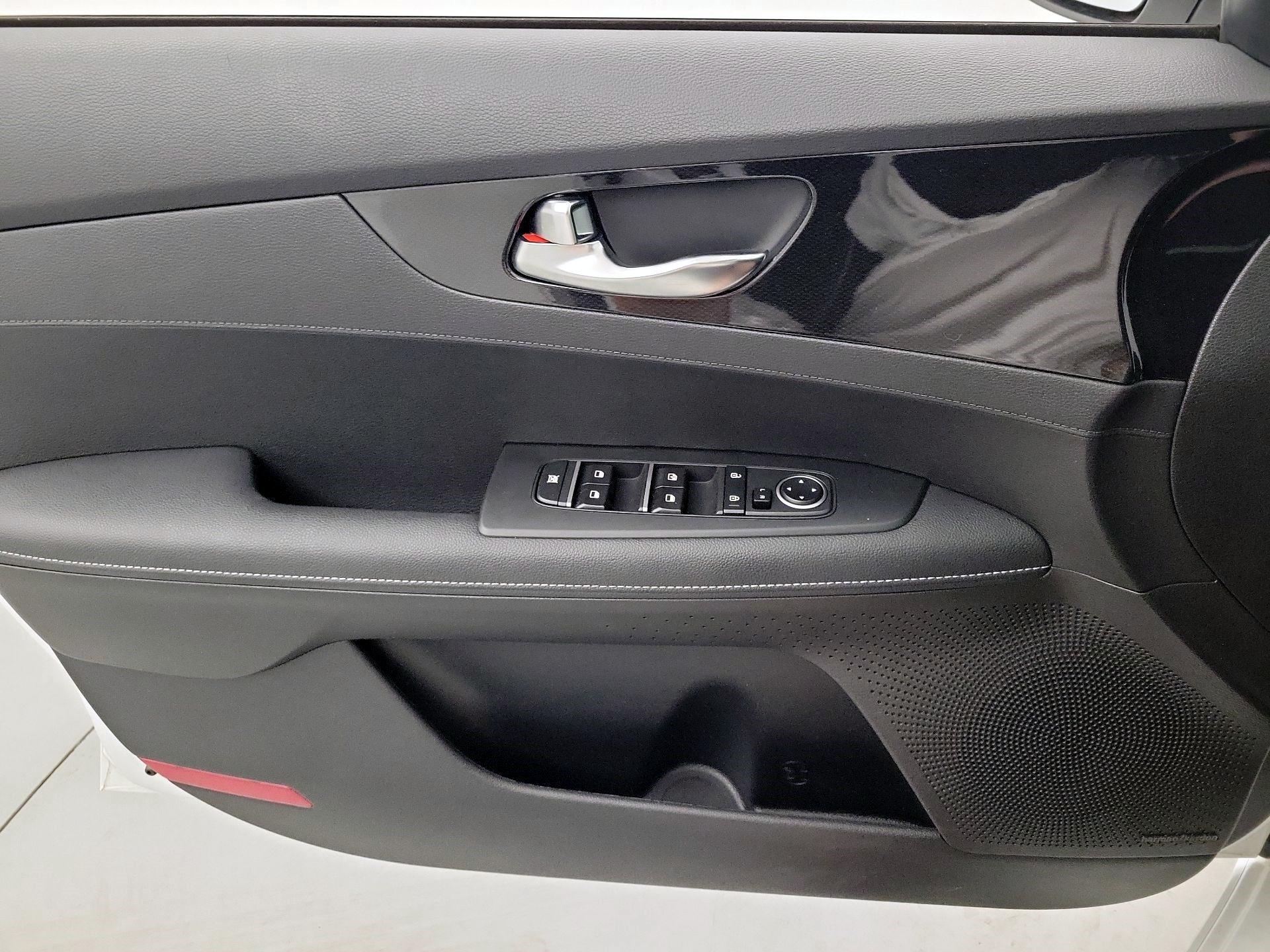Thumbnail: 2022 Kia Forte - 10