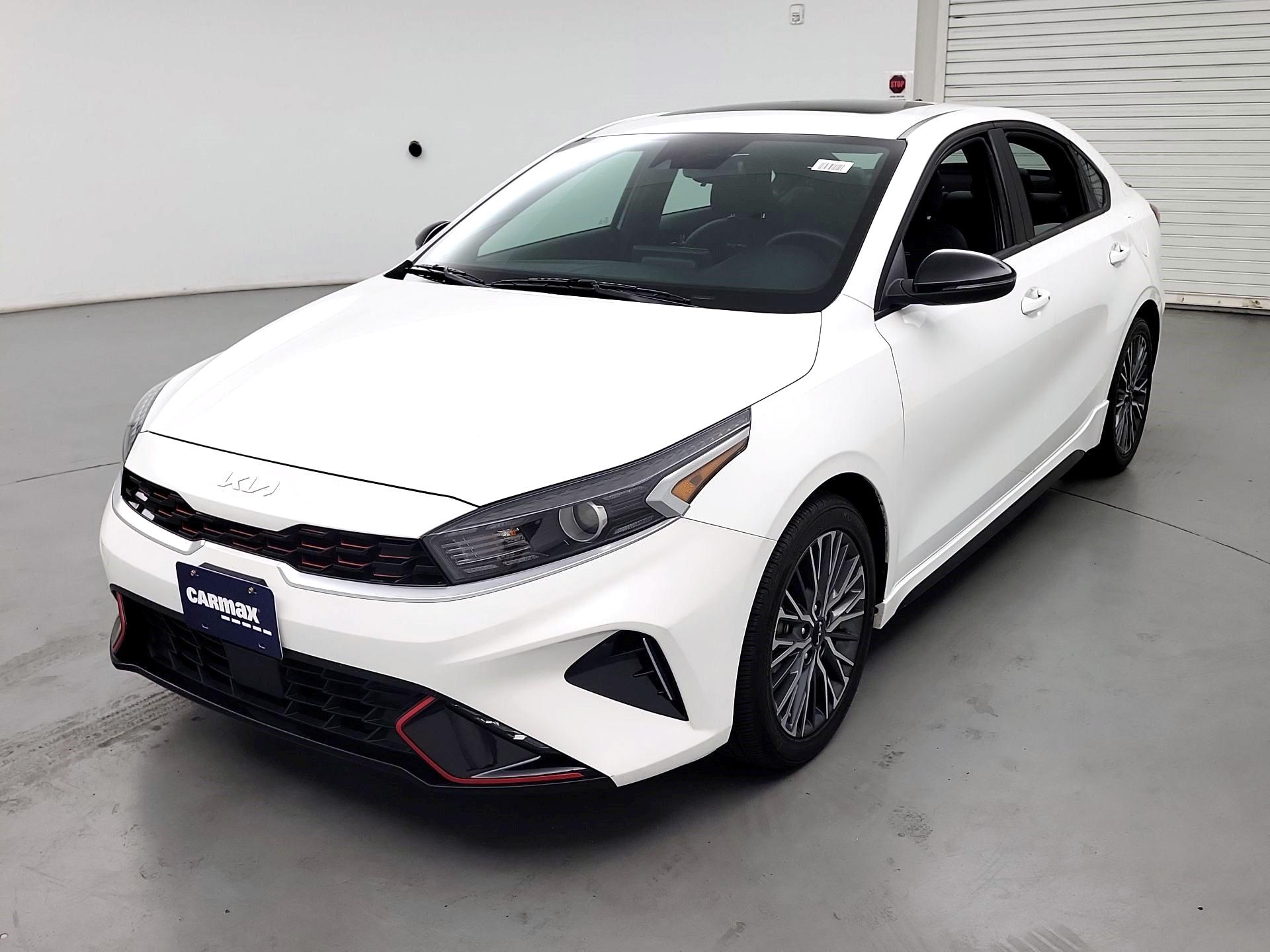 Thumbnail: 2022 Kia Forte - 3