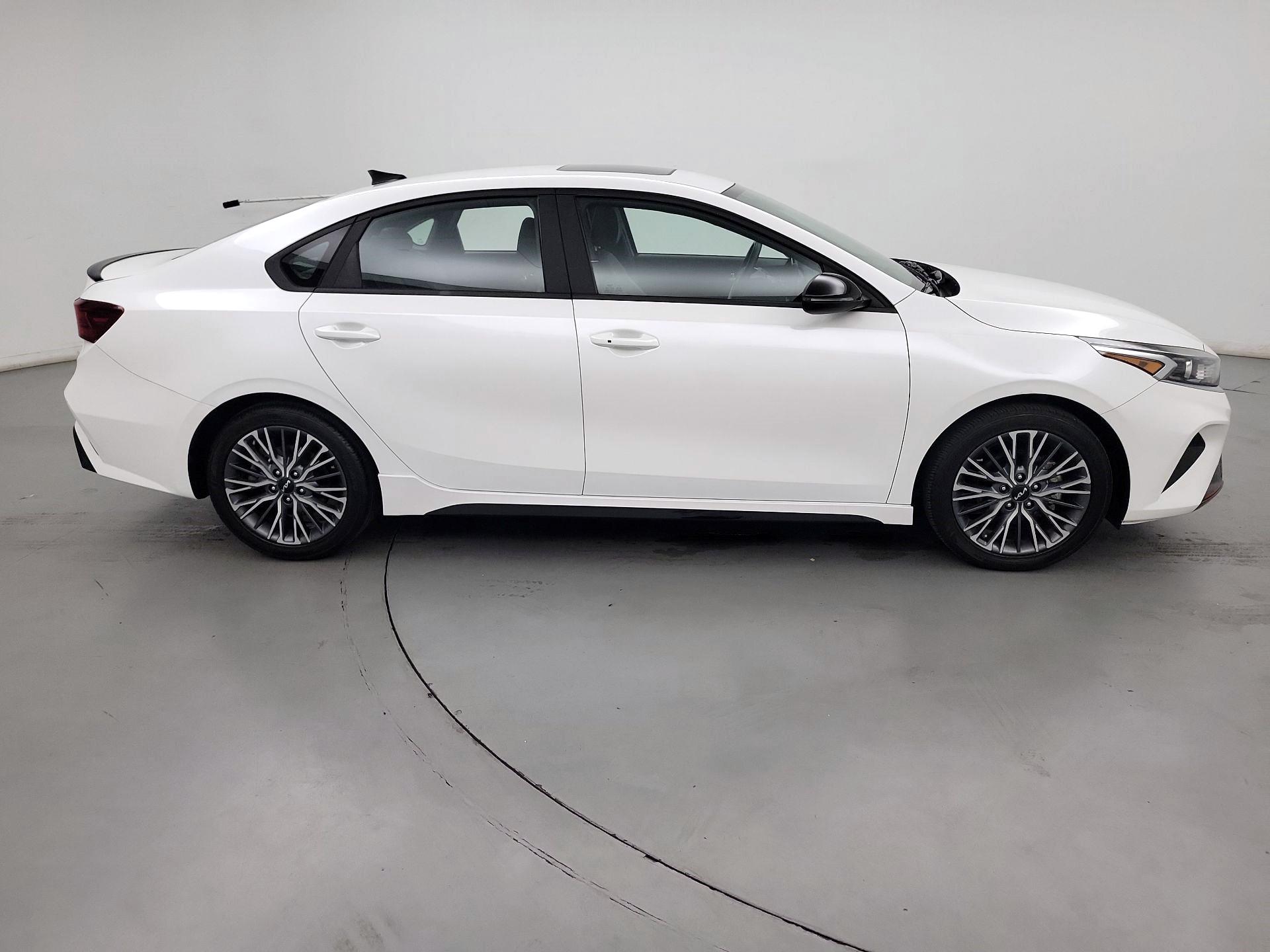 Thumbnail: 2022 Kia Forte - 4