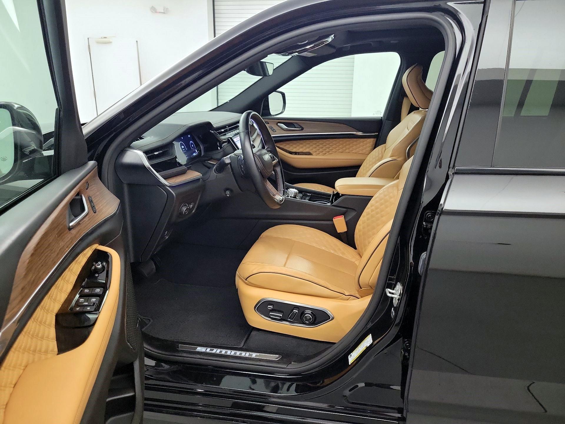 Thumbnail: 2022 Jeep Grand Cherokee - 9