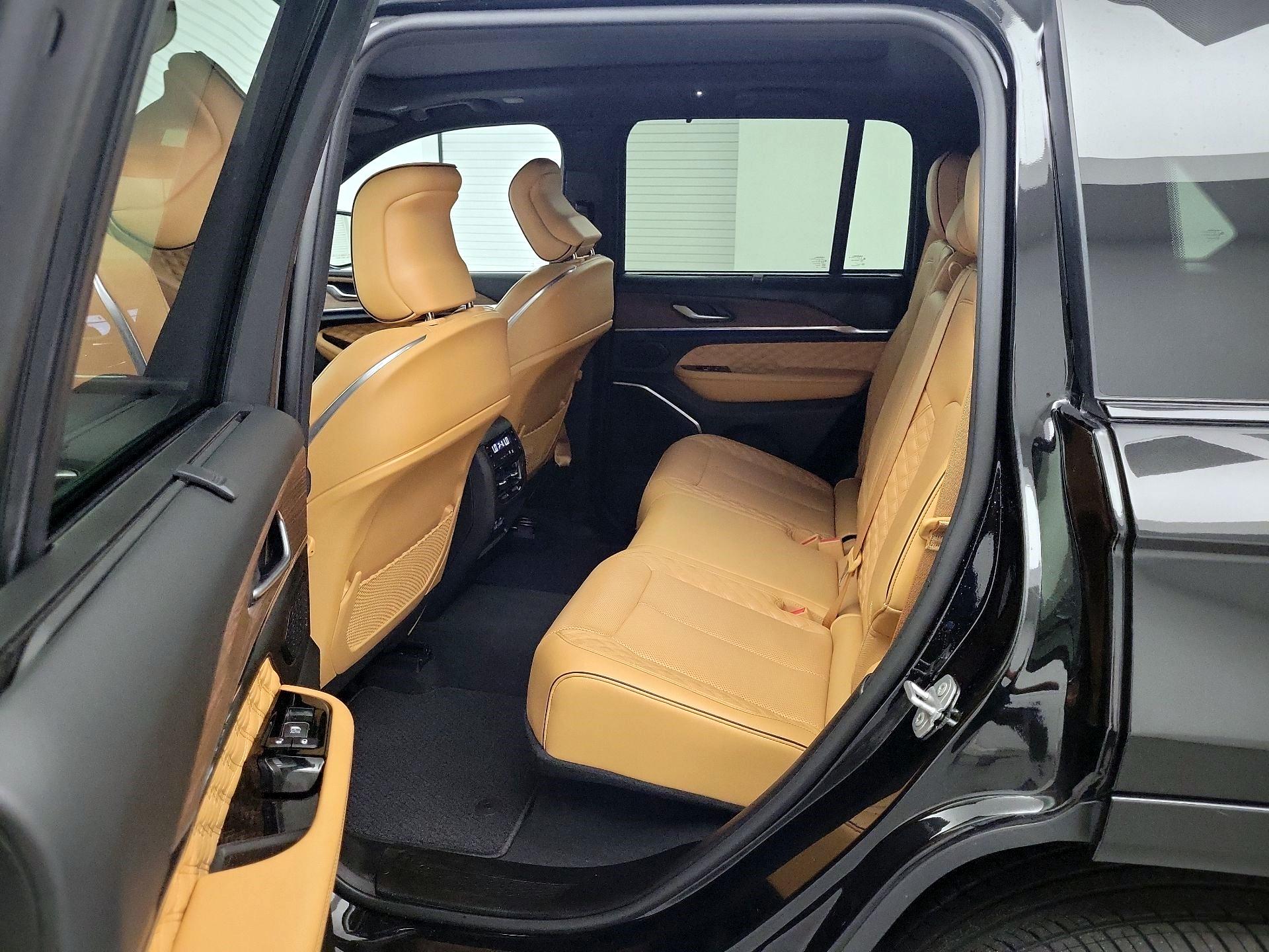 Thumbnail: 2022 Jeep Grand Cherokee - 19