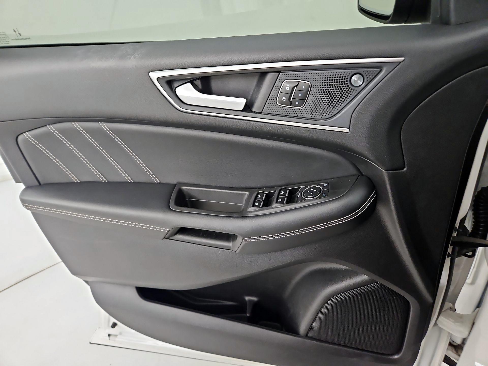 Thumbnail: 2021 Ford Edge - 12