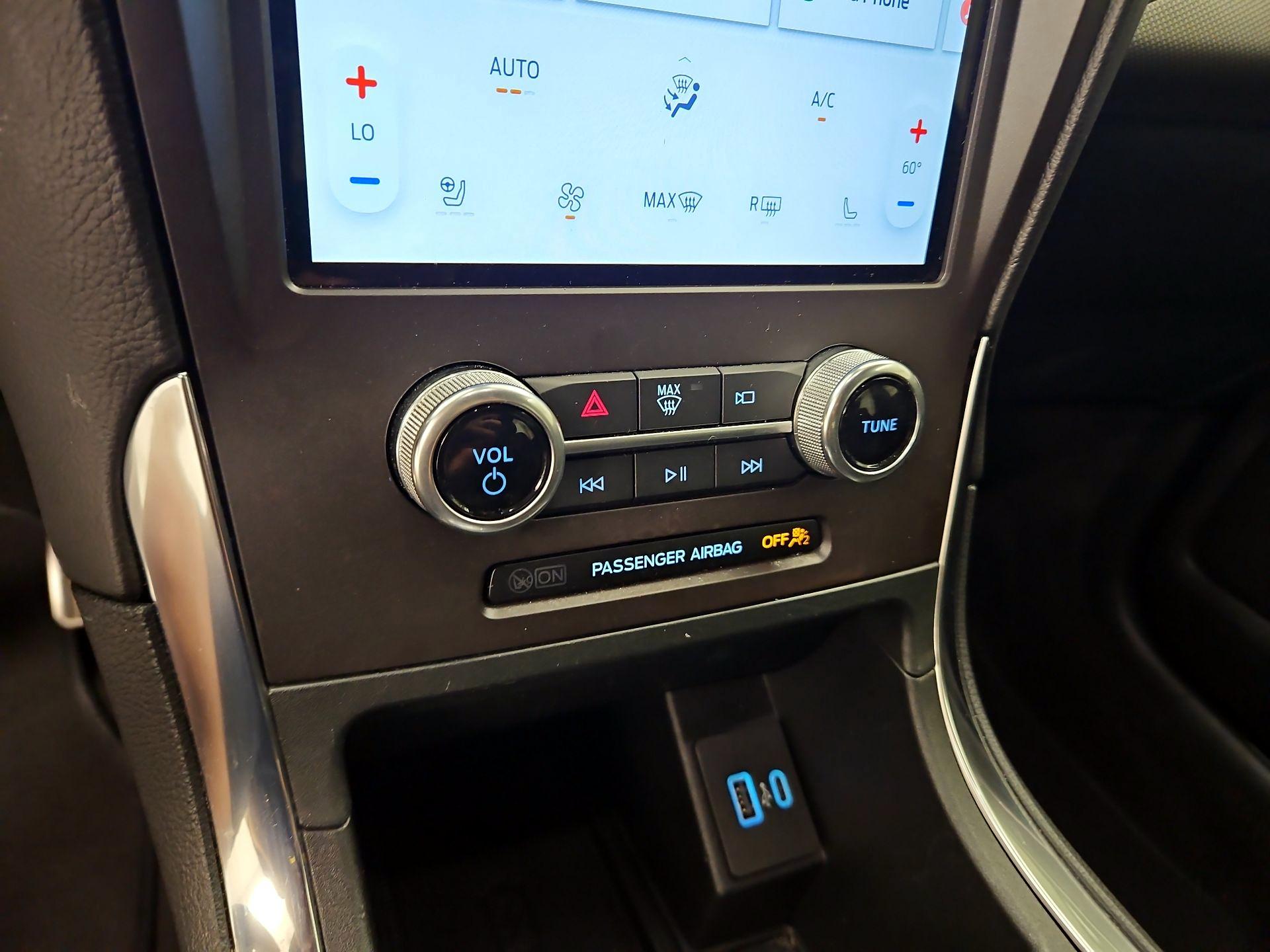 Thumbnail: 2021 Ford Edge - 17