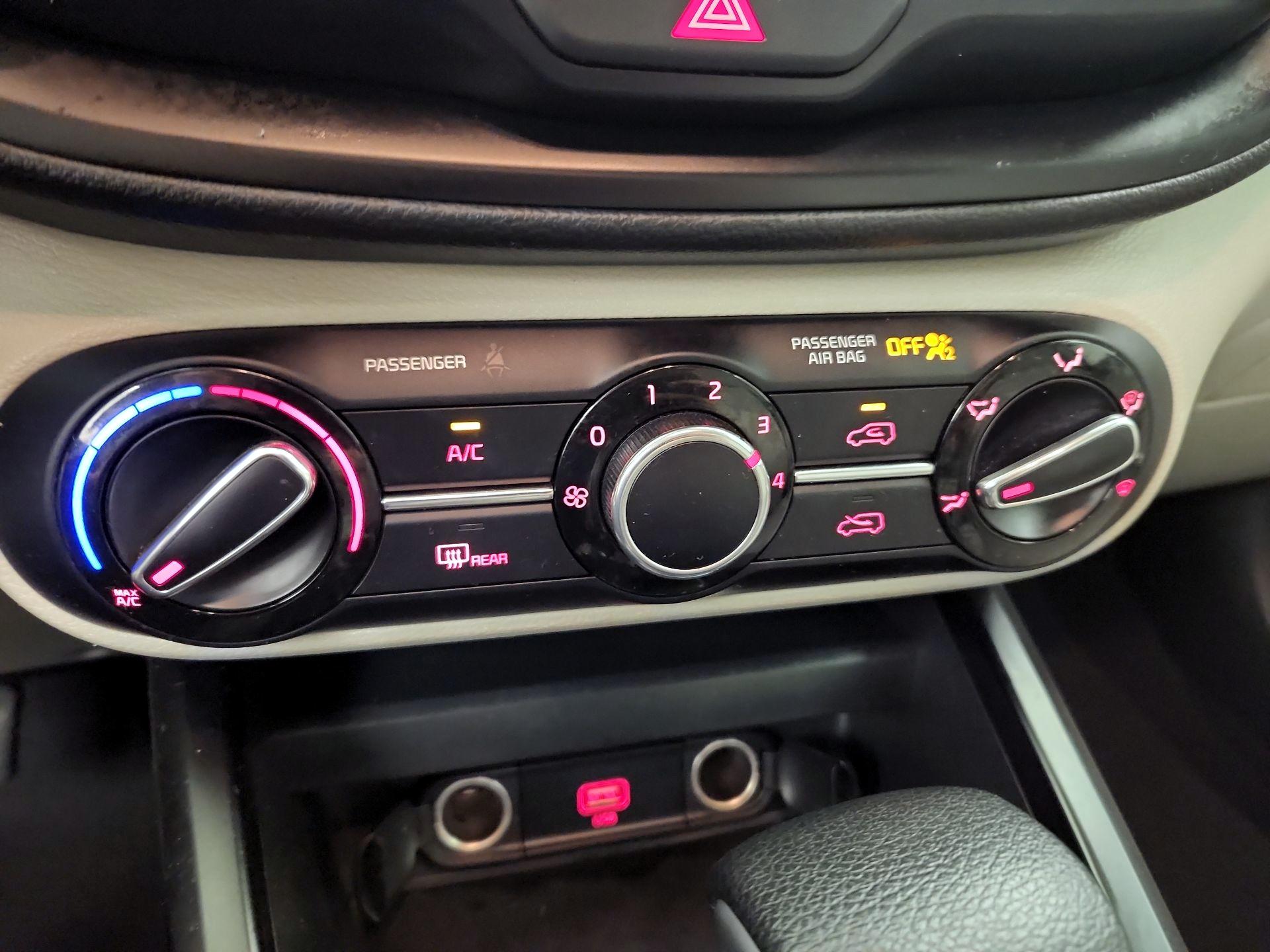 Thumbnail: 2020 Kia Soul - 16