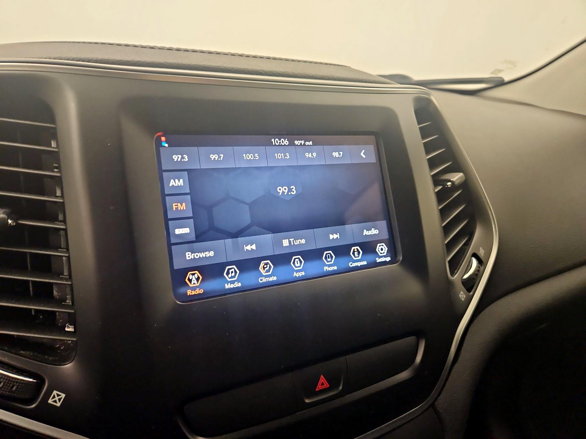 Thumbnail: 2019 Jeep Cherokee - 15