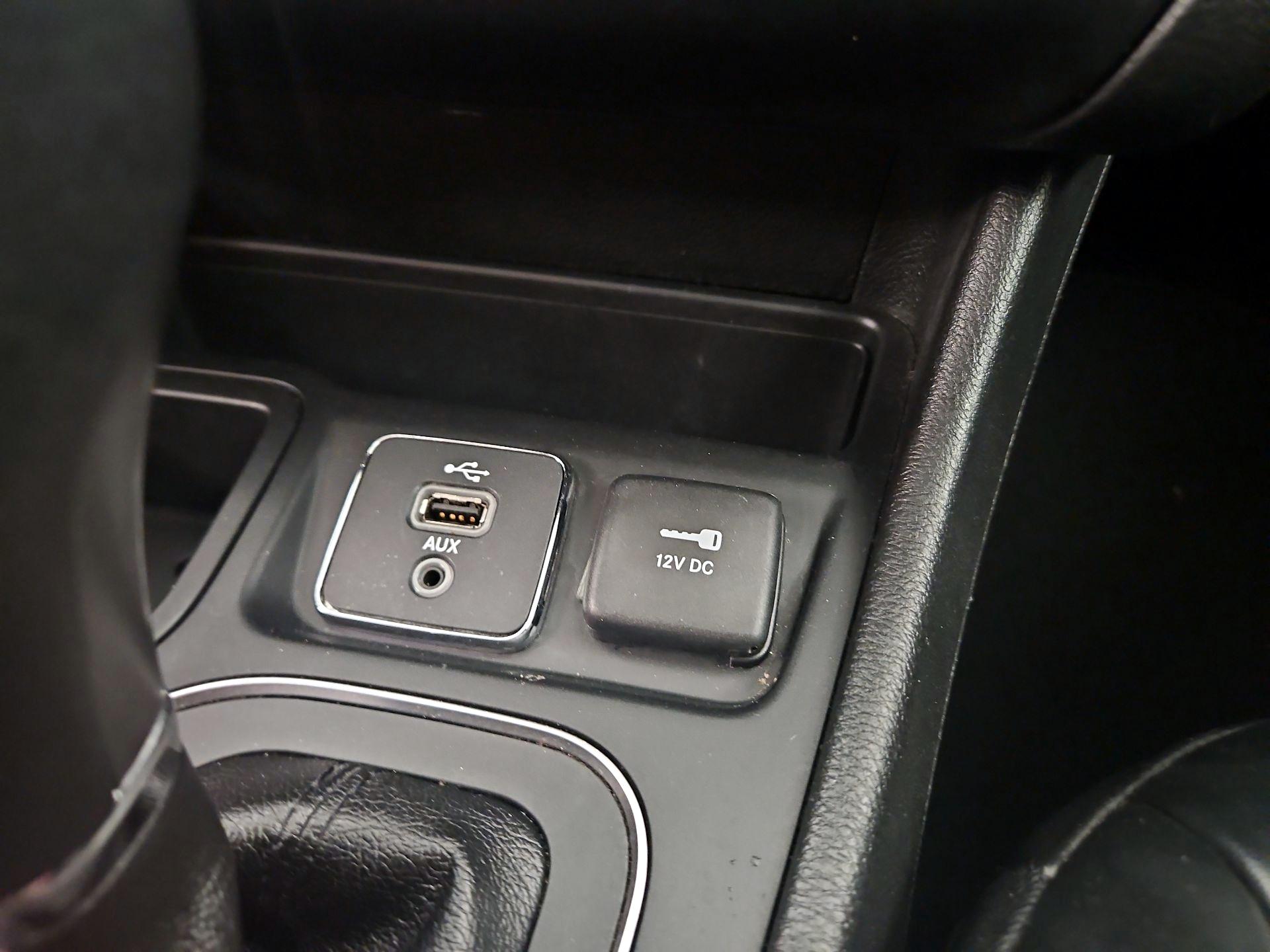 Thumbnail: 2019 Jeep Cherokee - 18