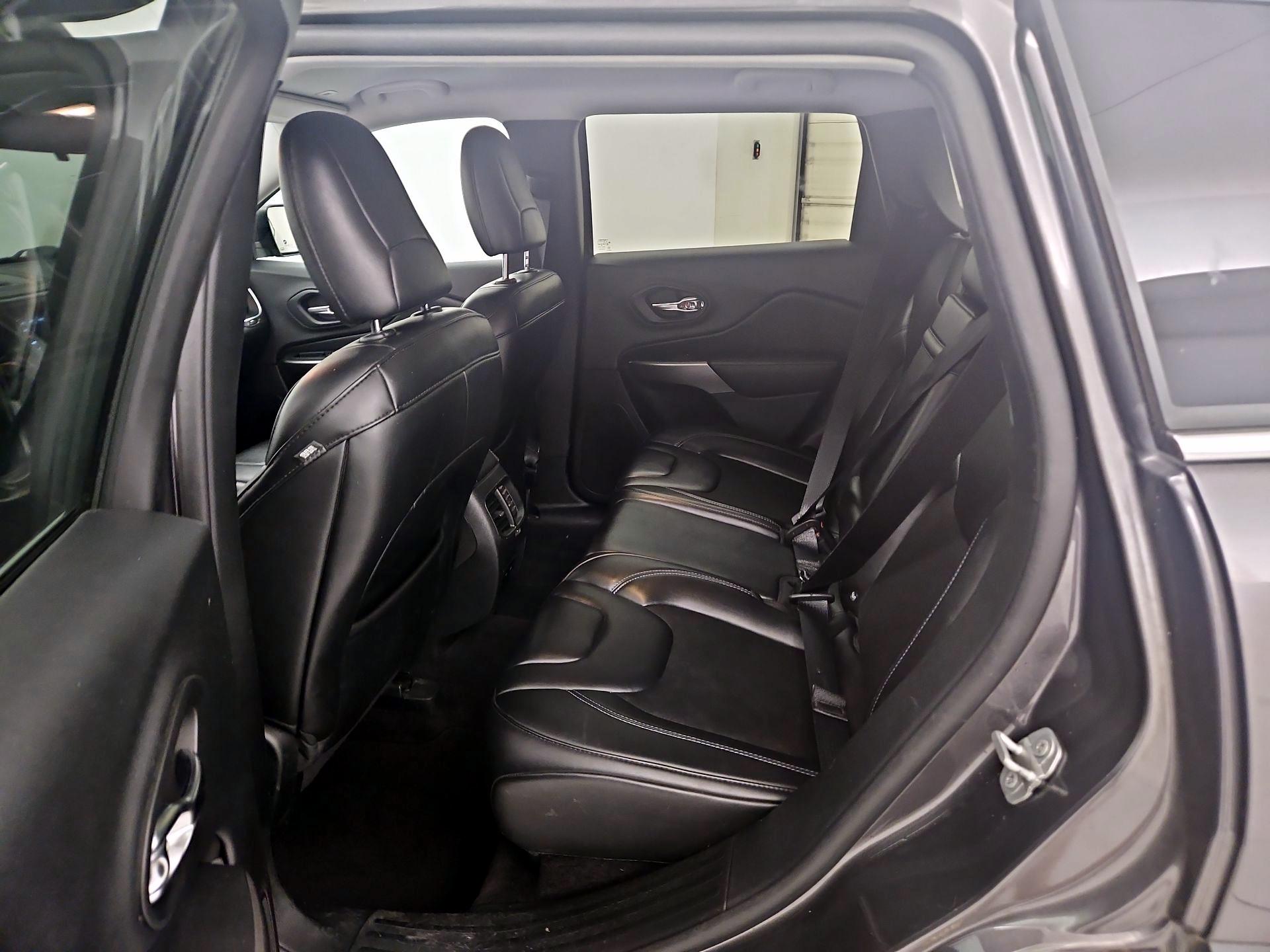 Thumbnail: 2019 Jeep Cherokee - 19