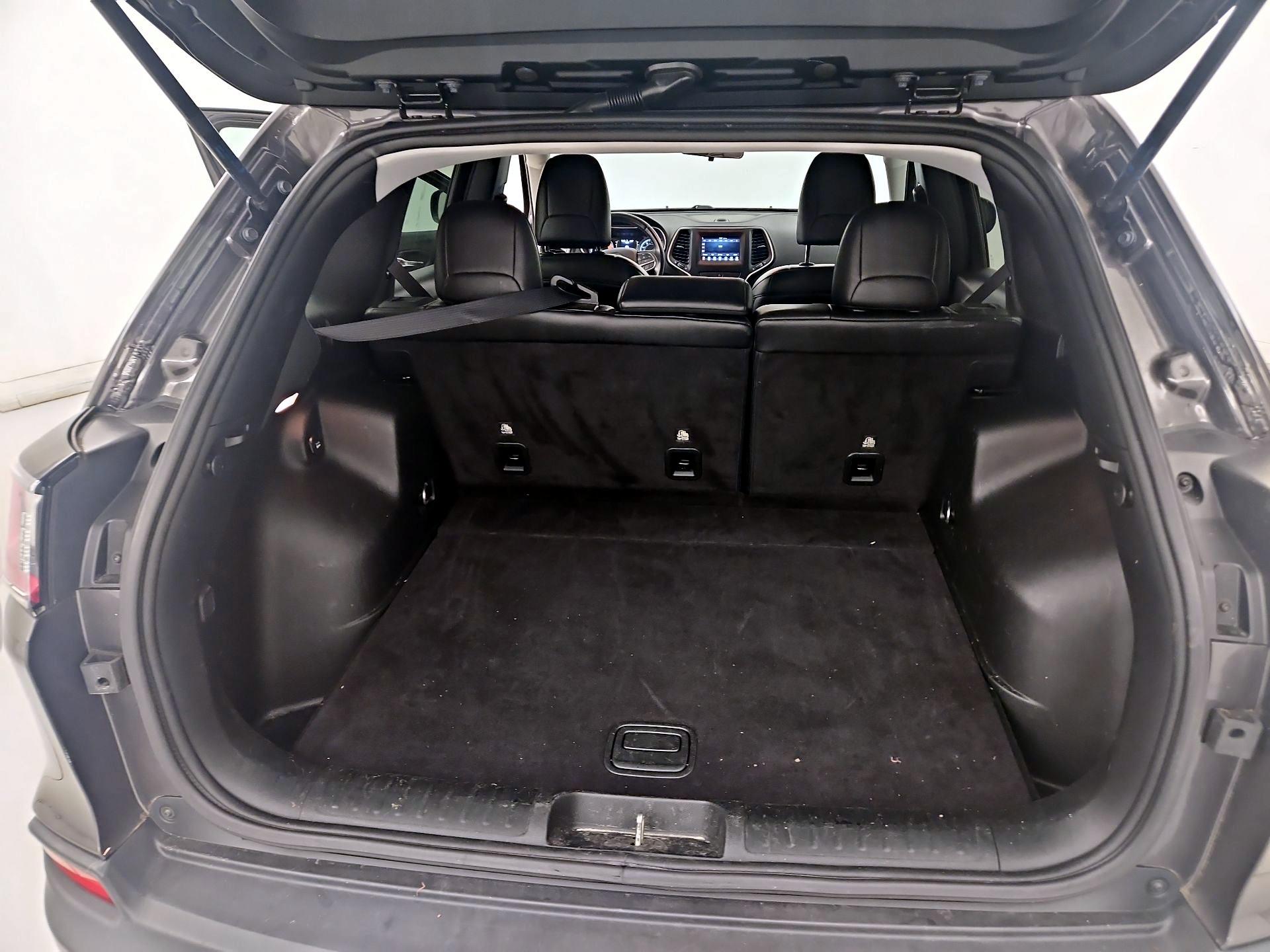 Thumbnail: 2019 Jeep Cherokee - 20