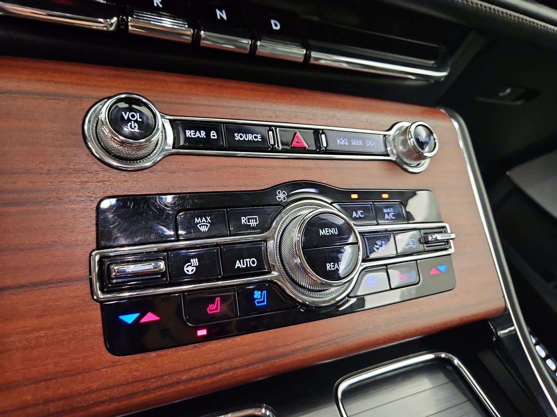 Thumbnail: 2021 Lincoln Aviator - 17