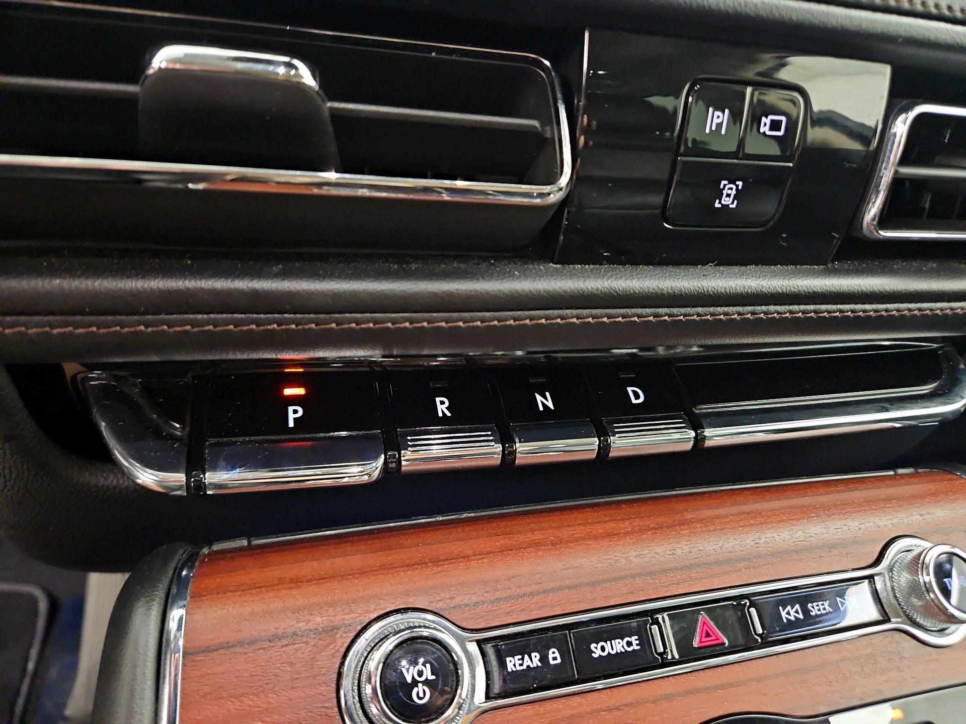 Thumbnail: 2021 Lincoln Aviator - 18