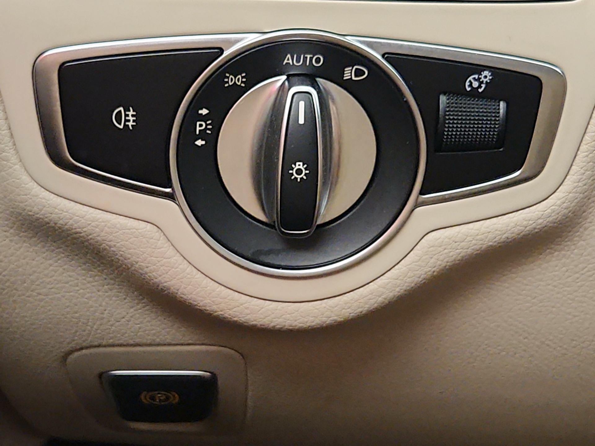 Thumbnail: 2021 Mercedes-Benz C-Class - 13
