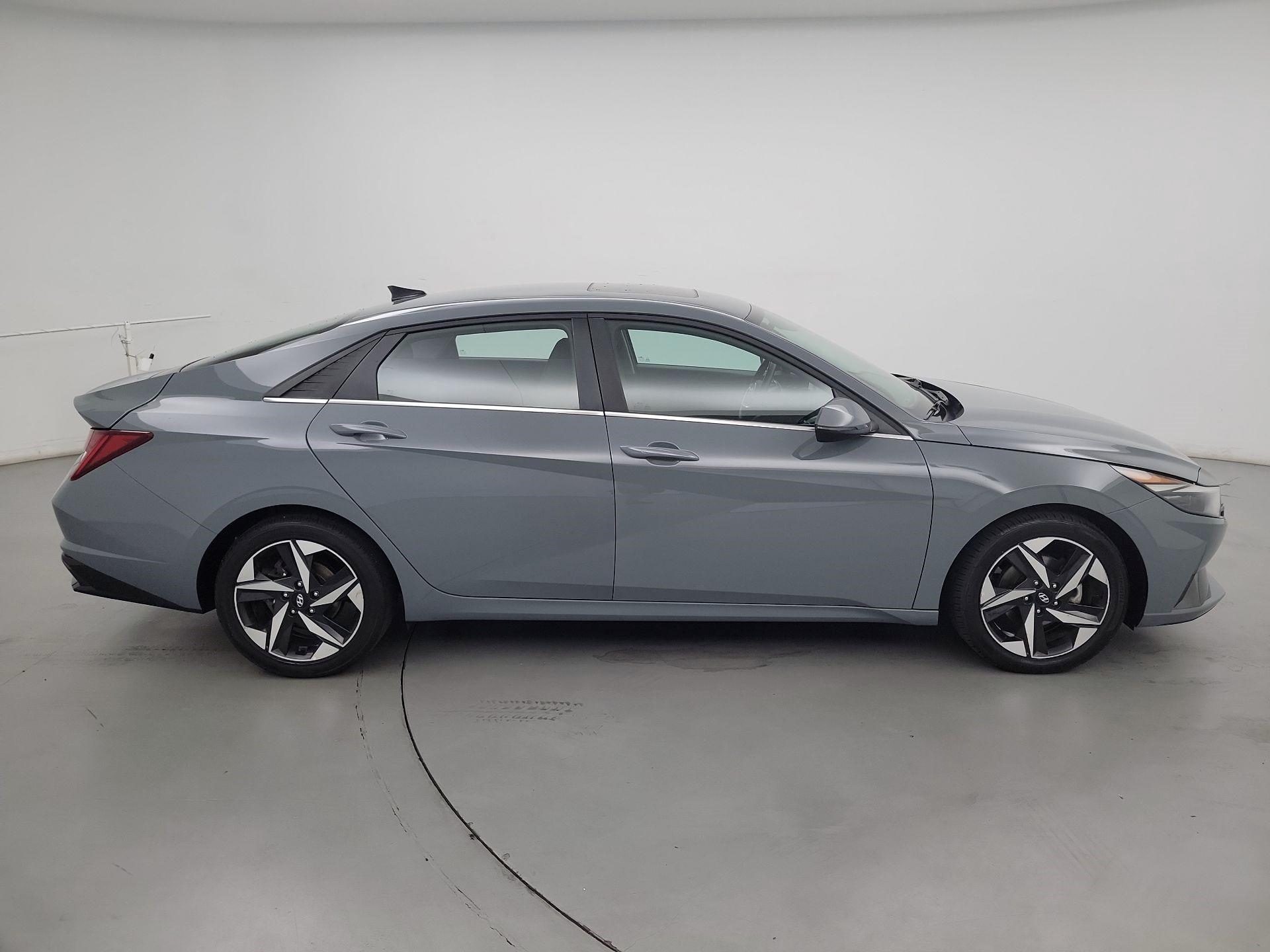 Thumbnail: 2023 Hyundai Elantra - 4