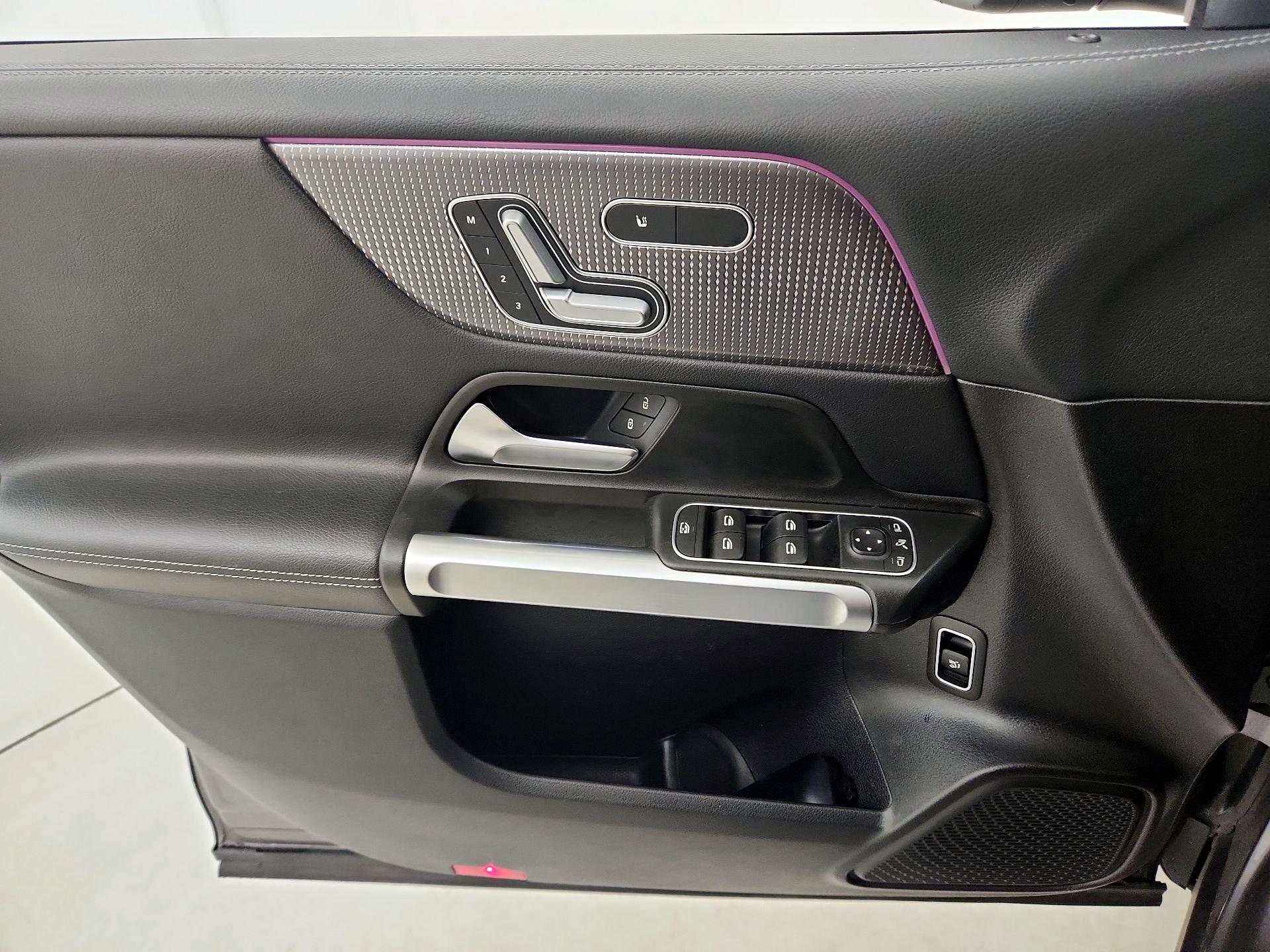 Thumbnail: 2021 Mercedes-Benz GLB - 12